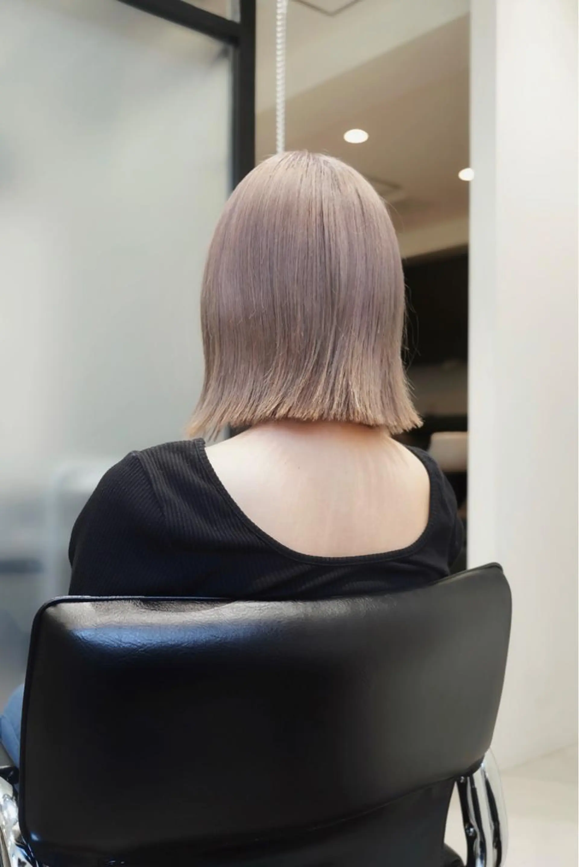 ショート カラー ベージュカラー ミルクティーベージュ ボブ 外ハネヘア カット ヘアカラー トリートメント ヘアセット メンズ特化 パーマ/オザワのヘアスタイル