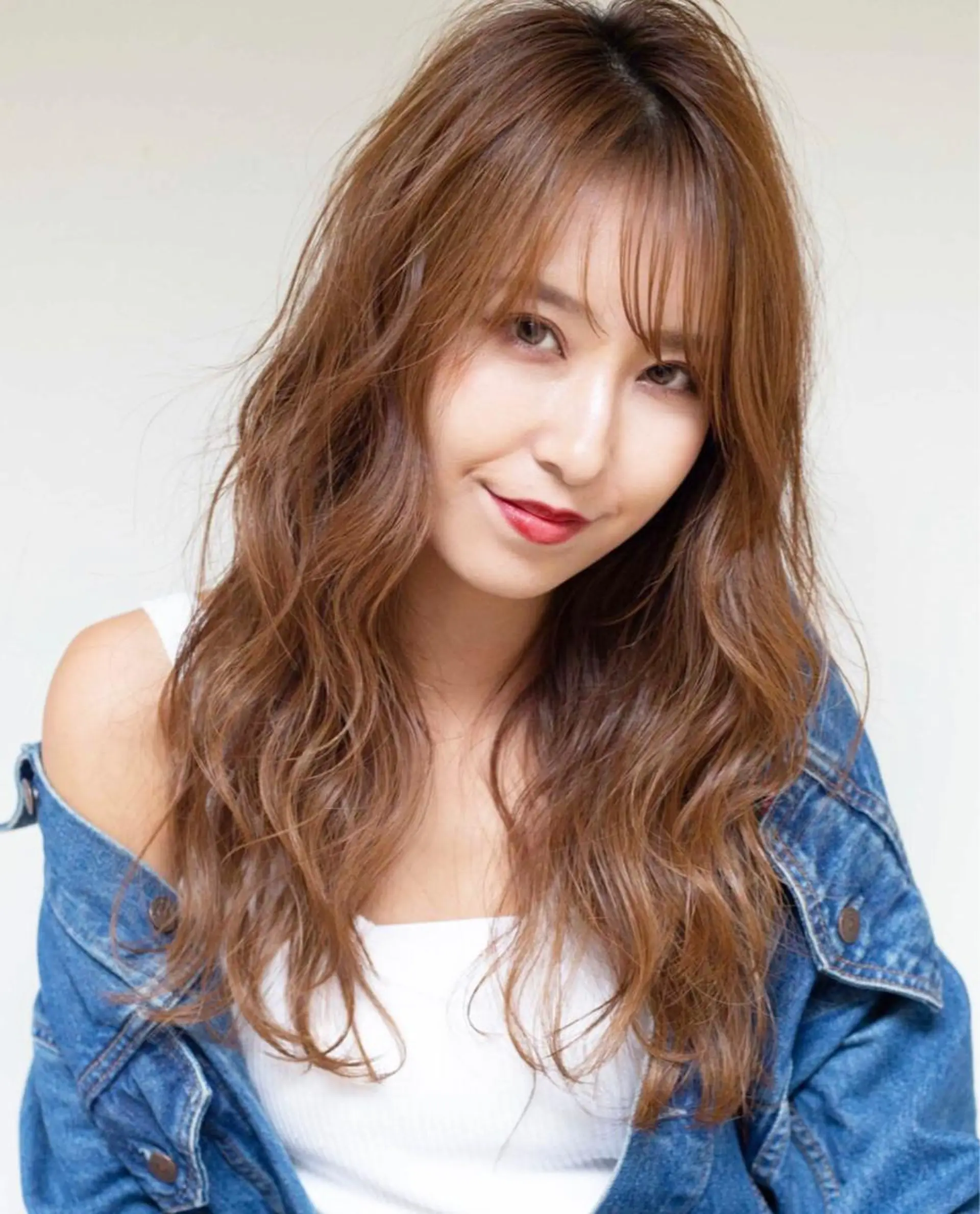 セミロング シースルーバング salowin 原宿 aroa所属・韓国／ハッシュカット ／透明感カラー／金野のヘアスタイル