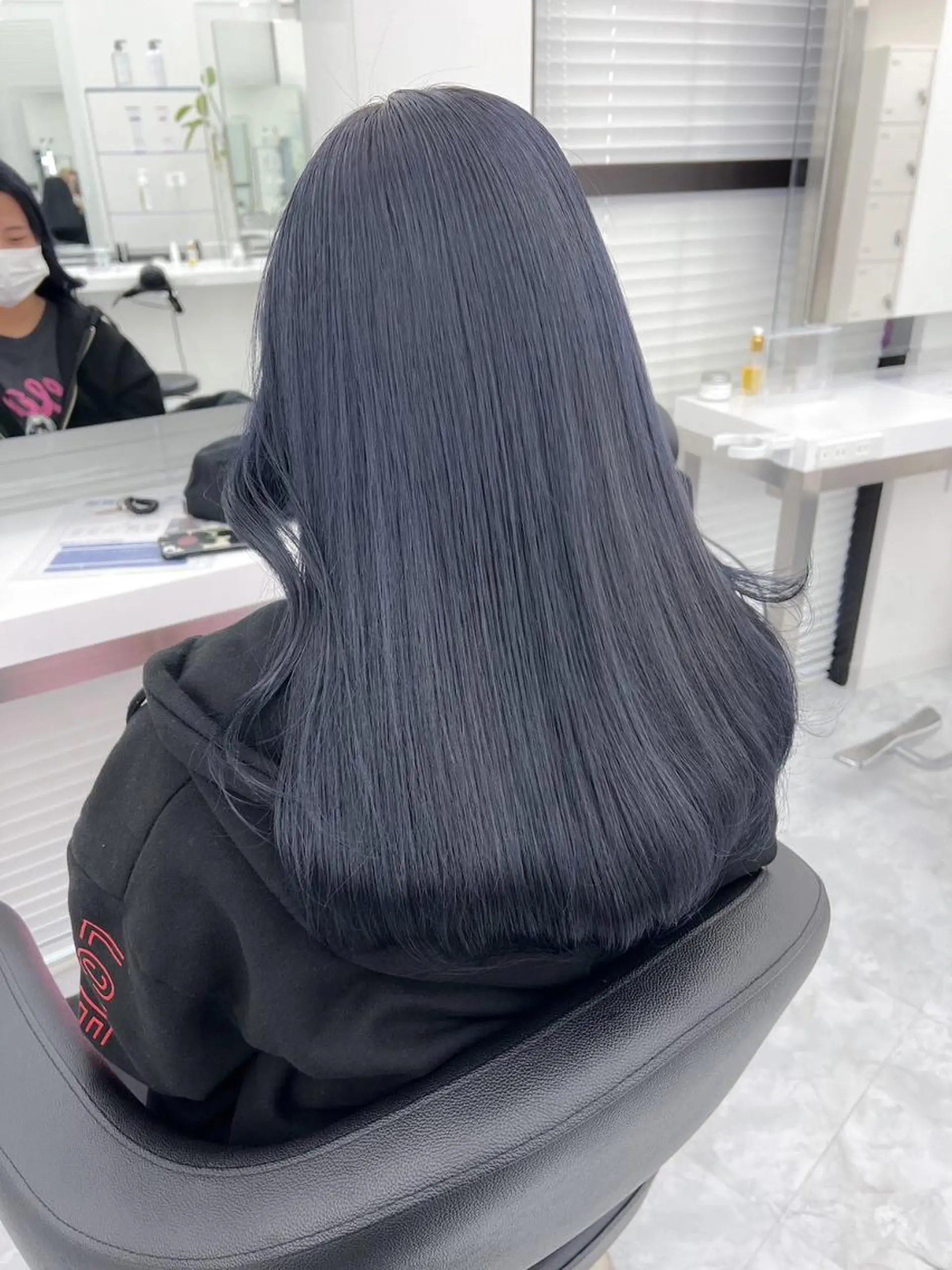 ロング 色落ち綺麗🇰🇷 透明感ブルーブラックのヘアスタイル