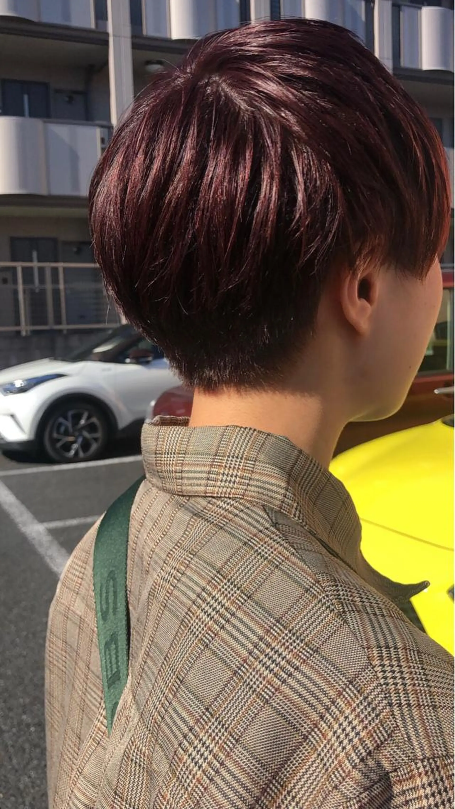 ショート カラー レッドカラー 川元 汐音のヘアスタイル