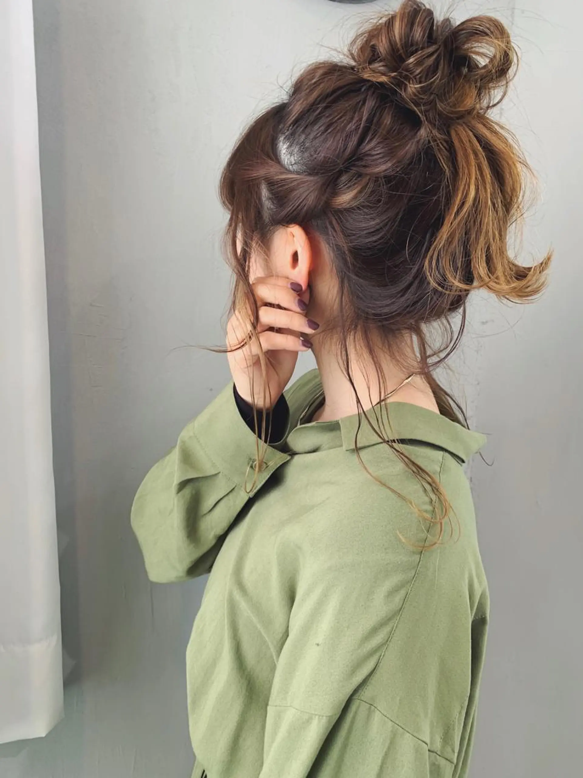 セミロング カラー お団子ヘア ヘアカラー AMI Hair Supply所属・Yusuke Aのヘアスタイル