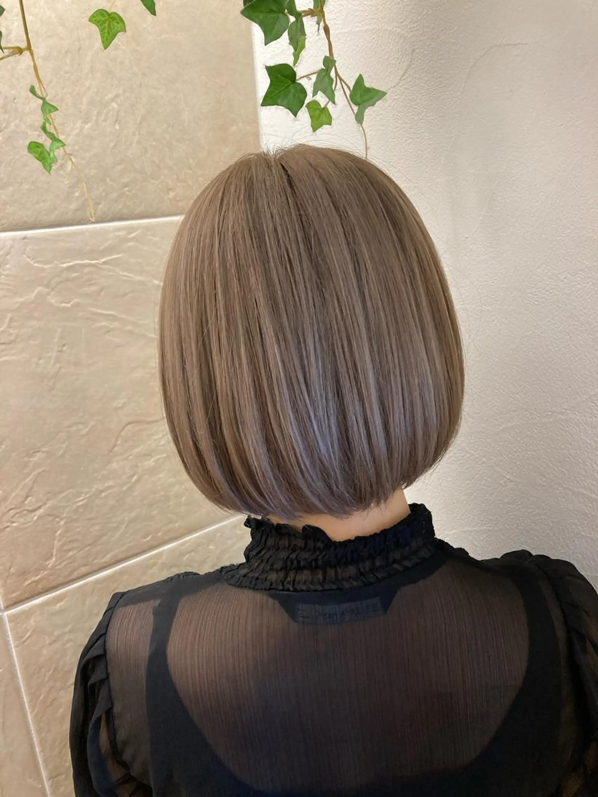 ショート カラー ベージュカラー 岩崎 裕司のヘアスタイル