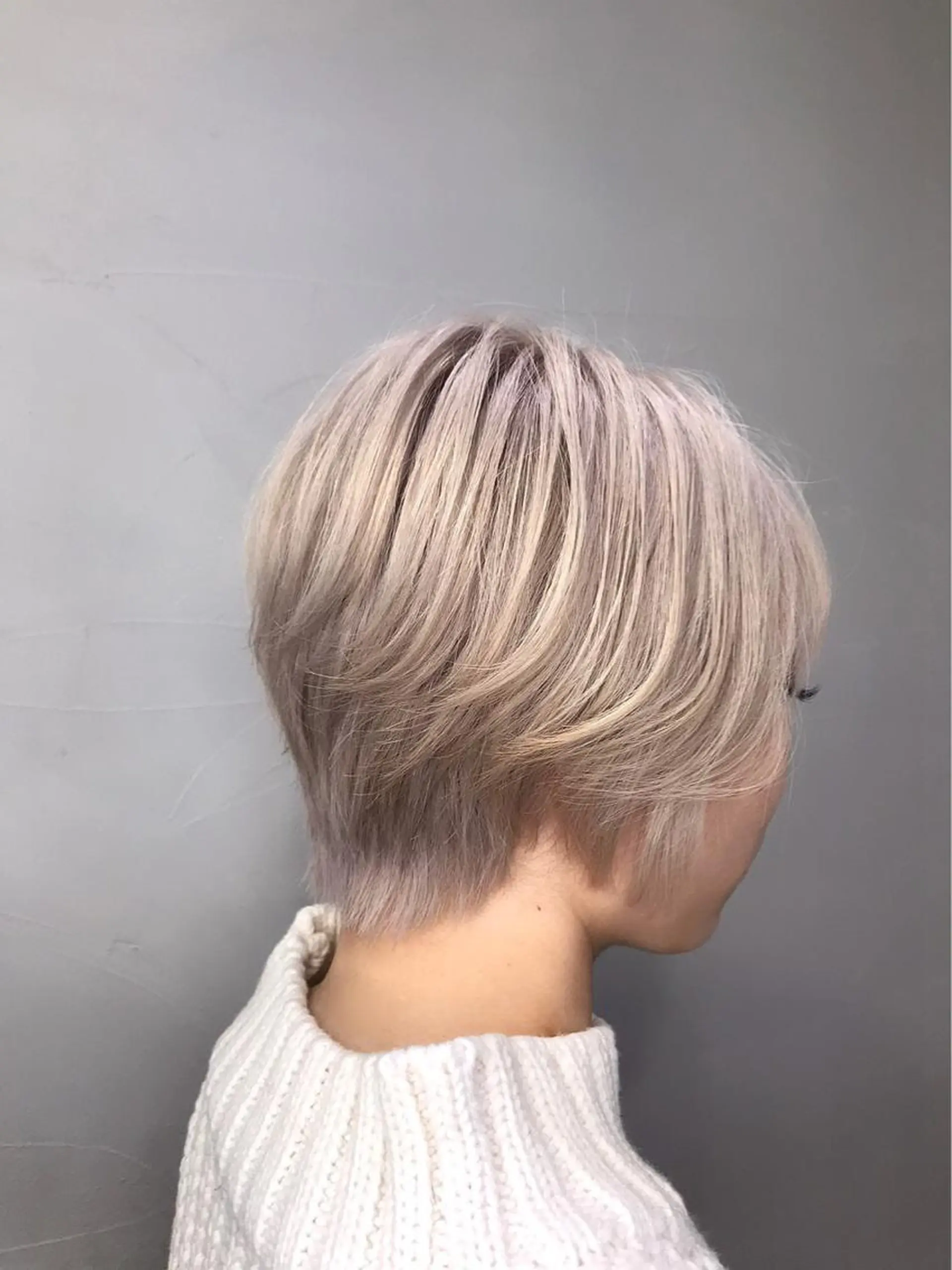 ショート カラー 高木 藍のヘアスタイル
