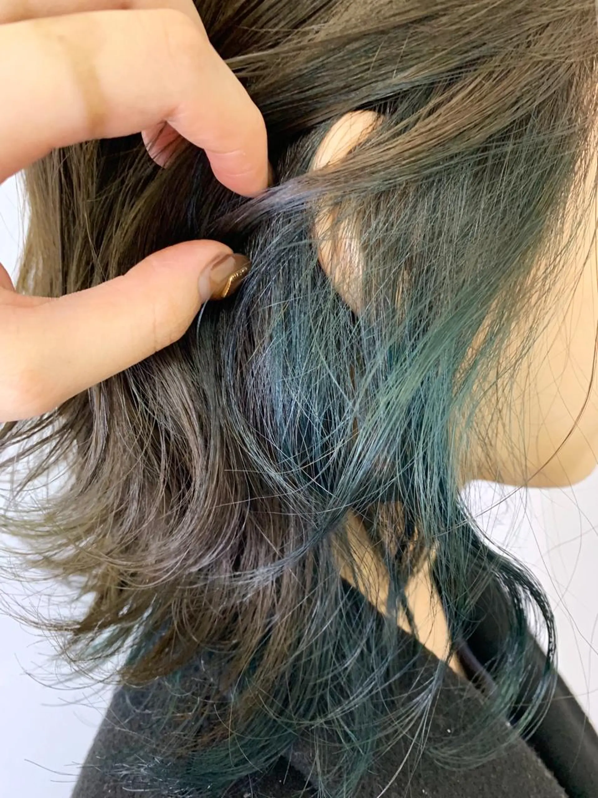 ショート カラー アッシュ エメラルドグリーン raika .のヘアスタイル