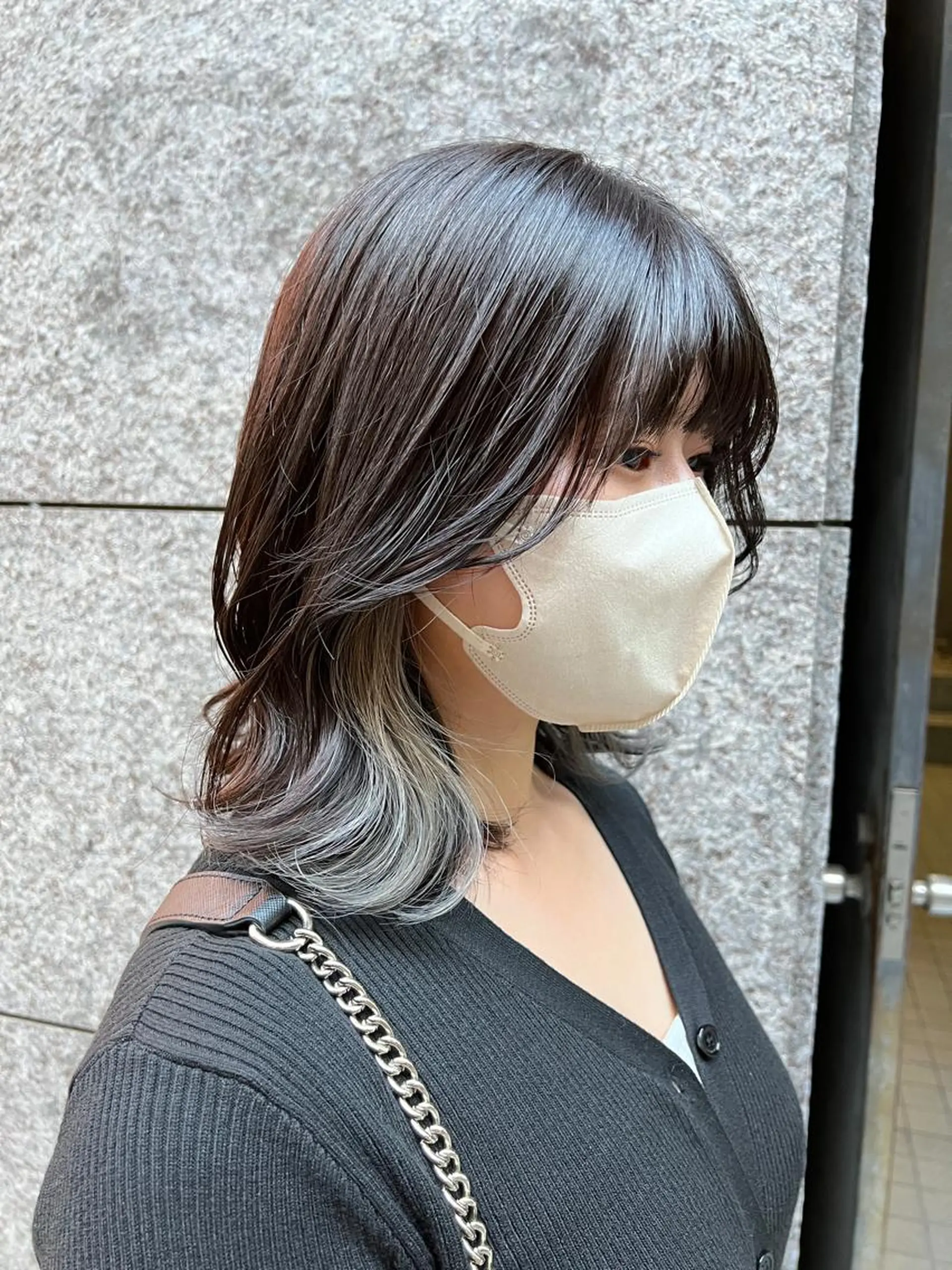 ミディアム カラー イヤリングカラー カット ヘアカラー ノイシキ サキのヘアスタイル