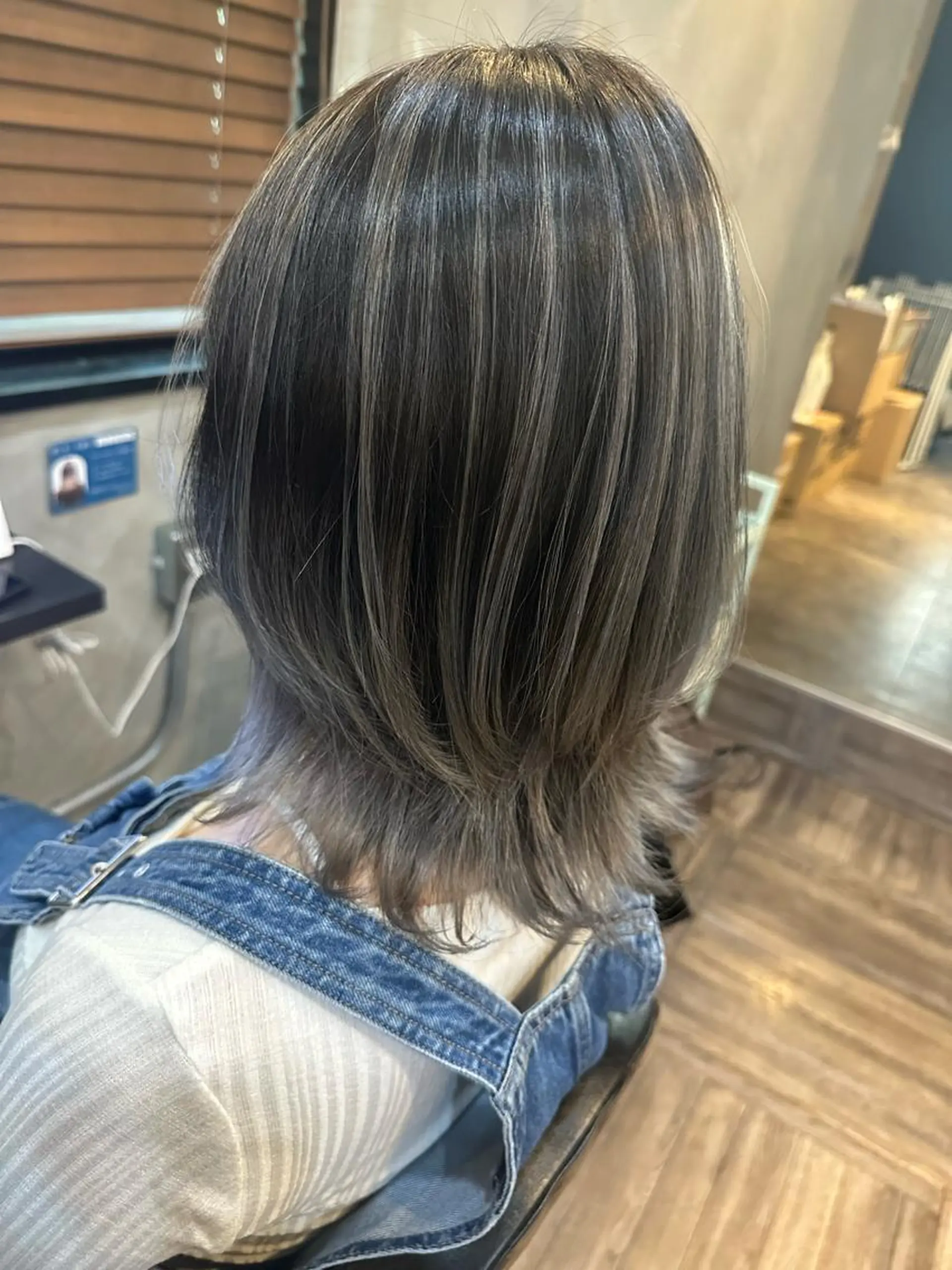 ミディアム カラー バレイヤージュ レイヤーカット La fith 店長 城谷颯人のヘアスタイル
