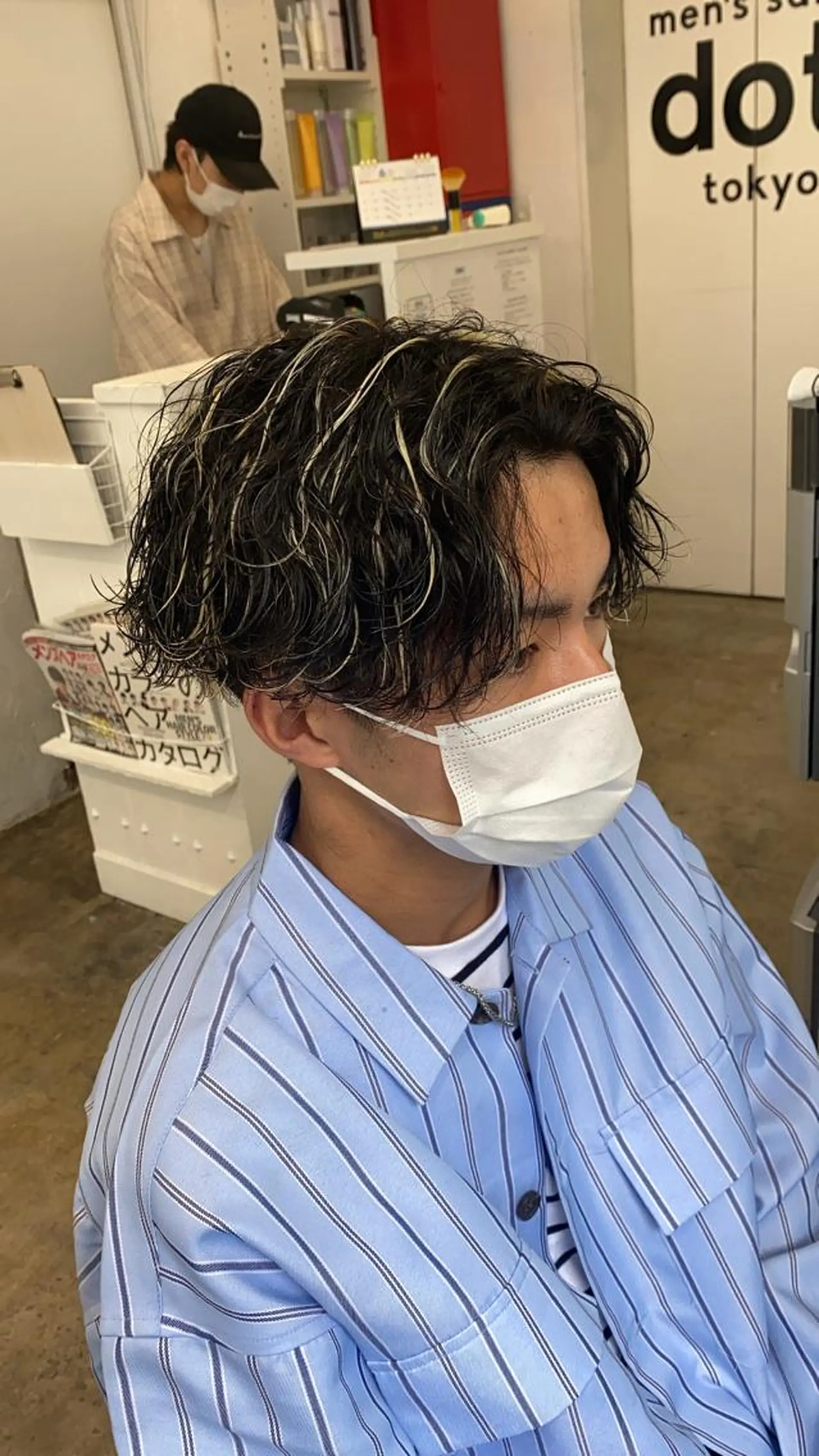 カラー パーマ メンズ メンズハイライト 波巻きパーマ ハイライトカラー カット ヘアカラー dot.グループ指名 No.1橋本滉太のヘアスタイル