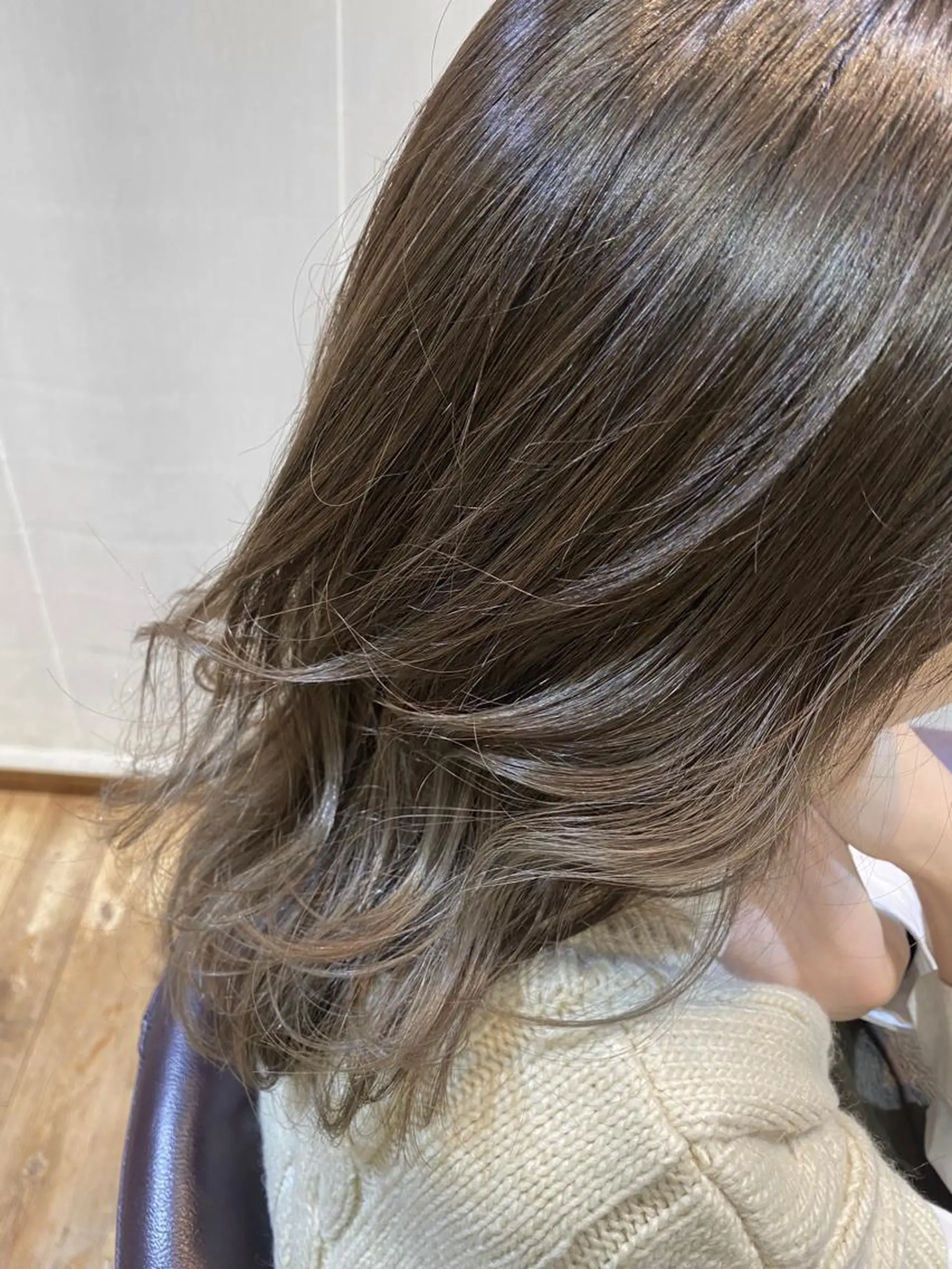 セミロング カラー アッシュ ブリーチ 透明感カラー グラデーションカラー メッシュ ヘアカラー 本田 静莉奈のヘアスタイル