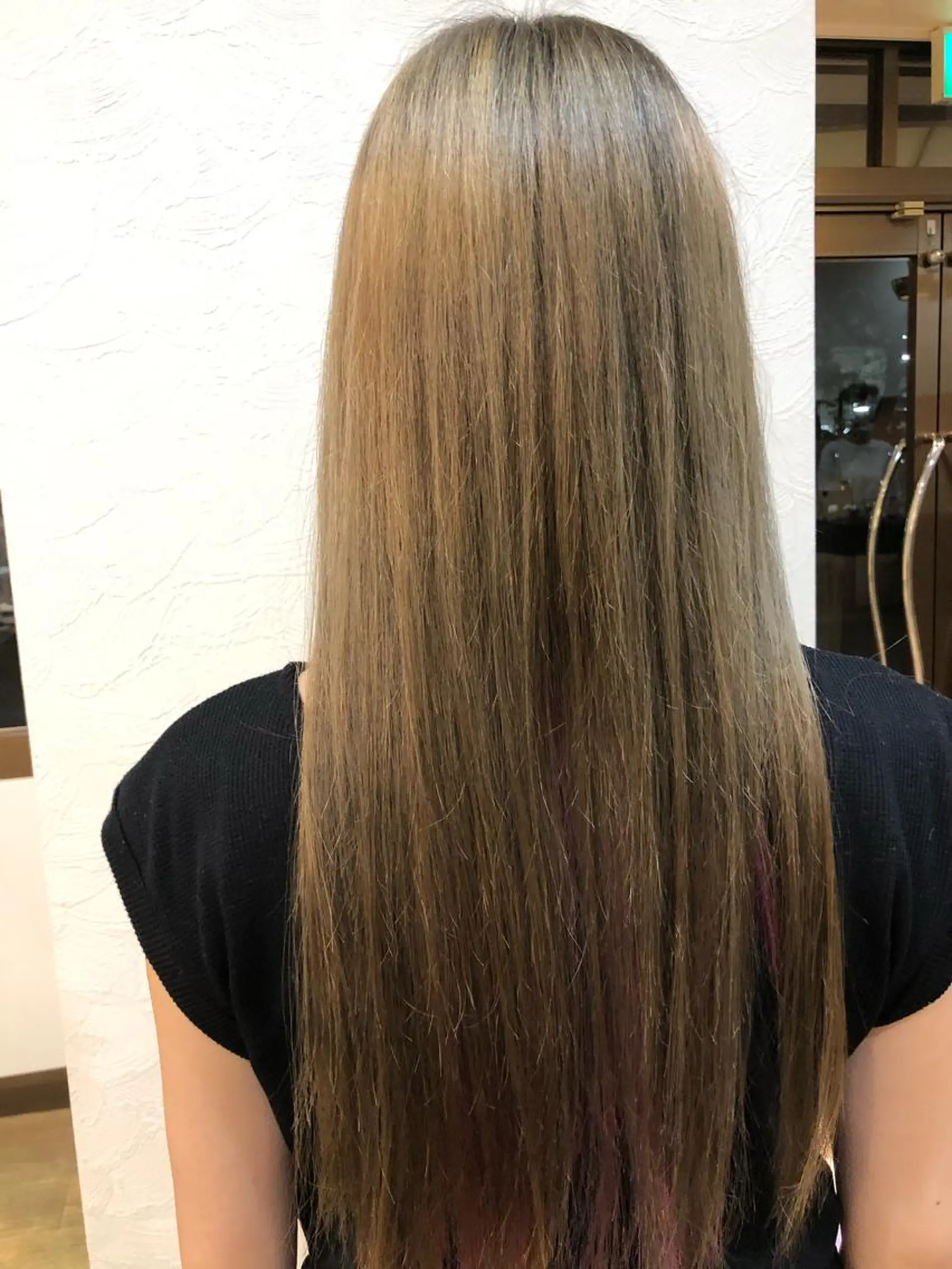 ロング カラー ブリーチ トリートメント 佐治 梨乃のヘアスタイル