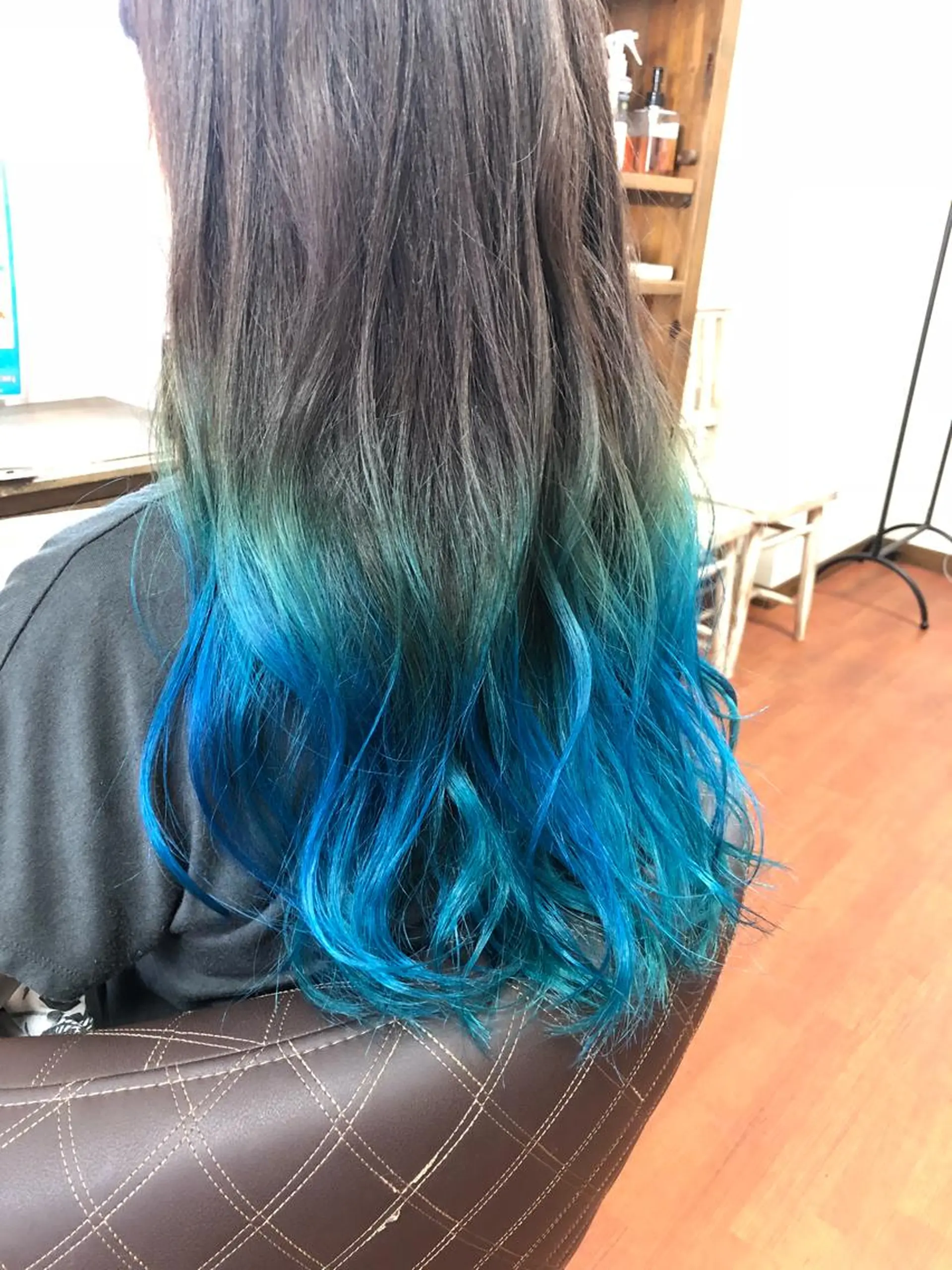 ロング カラー ブリーチ 是枝 さくらのヘアスタイル