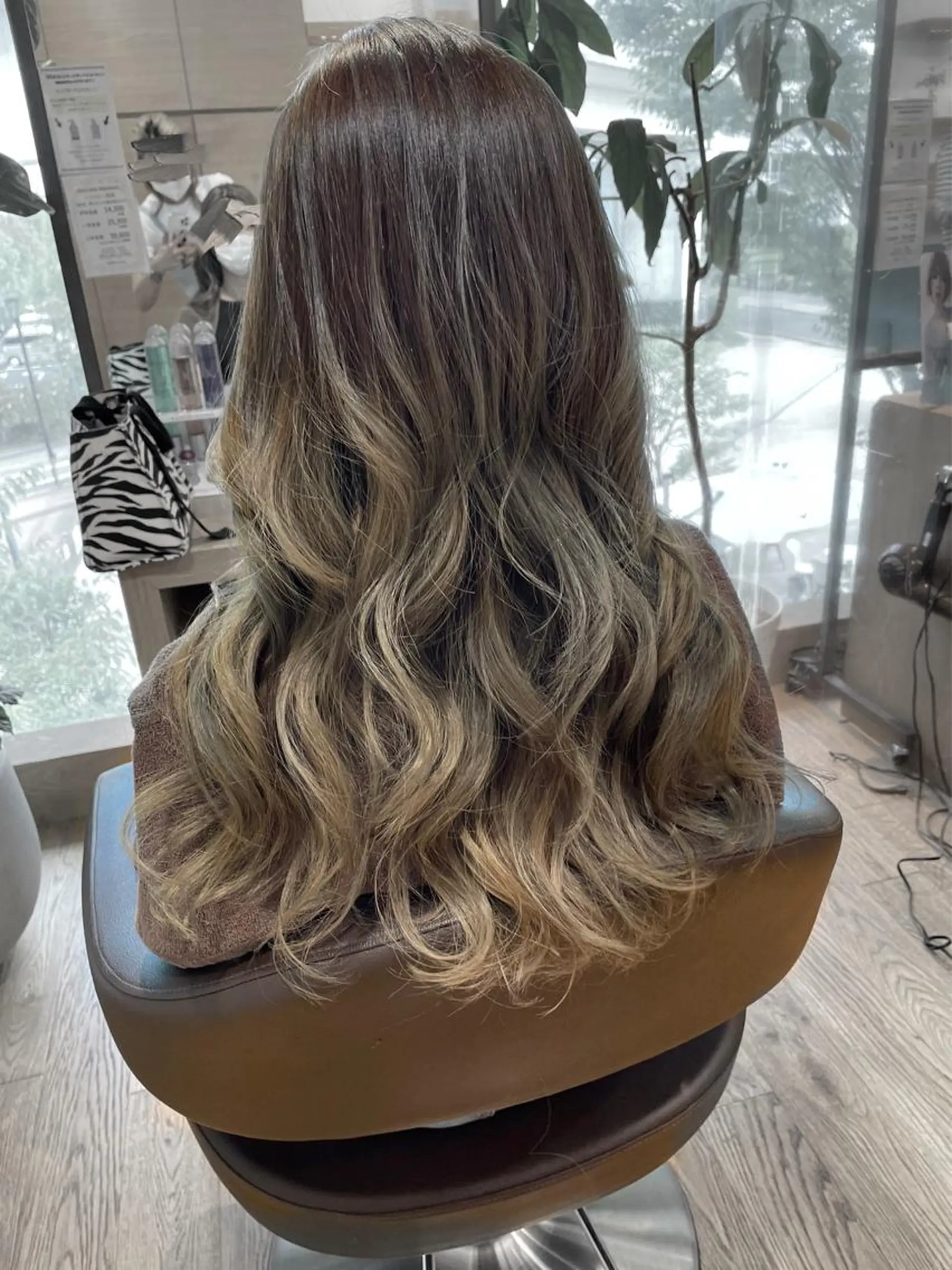 ロング カラー バレイヤージュ ハイライトカラー ハイライト レイヤーカット 韓国風カラー🤎 𝒄𝒉𝒊𝒌𝒂のヘアスタイル