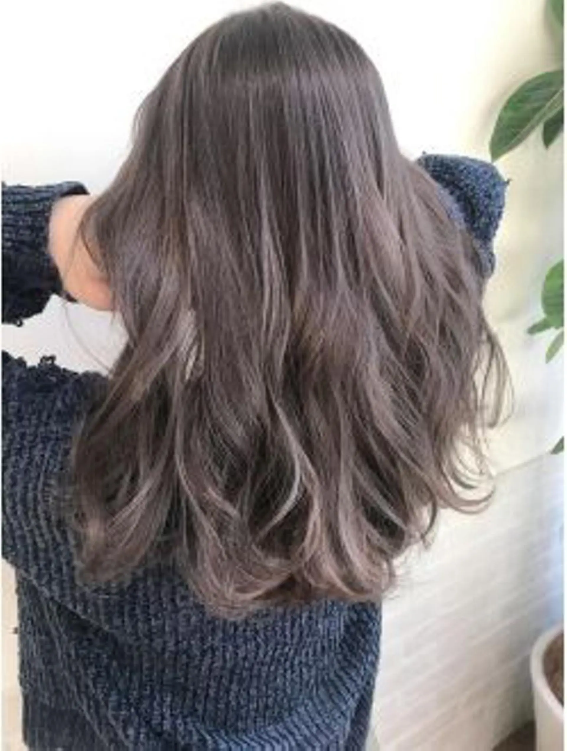 セミロング カラー 松戸　レイヤーカット 野口　康太郎のヘアスタイル