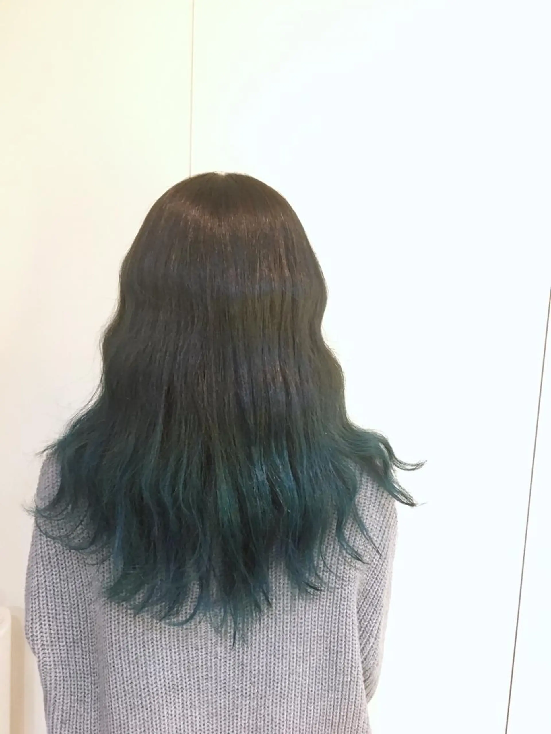 セミロング カラー ブルーカラー グラデーションカラー ヘアケア・頭皮ケア デザインカラー/中田のヘアスタイル