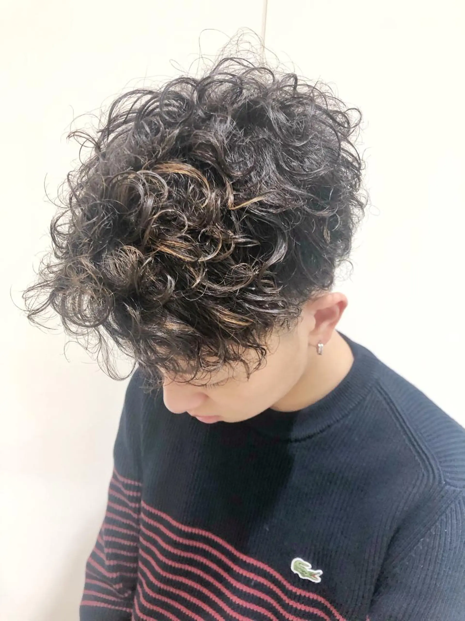 ショート カラー パーマ メンズ フェードカット メンズハイライト 刈り上げ ハイライトカラー ハイライト カット パーマ Shingo #パーマのヘアスタイル