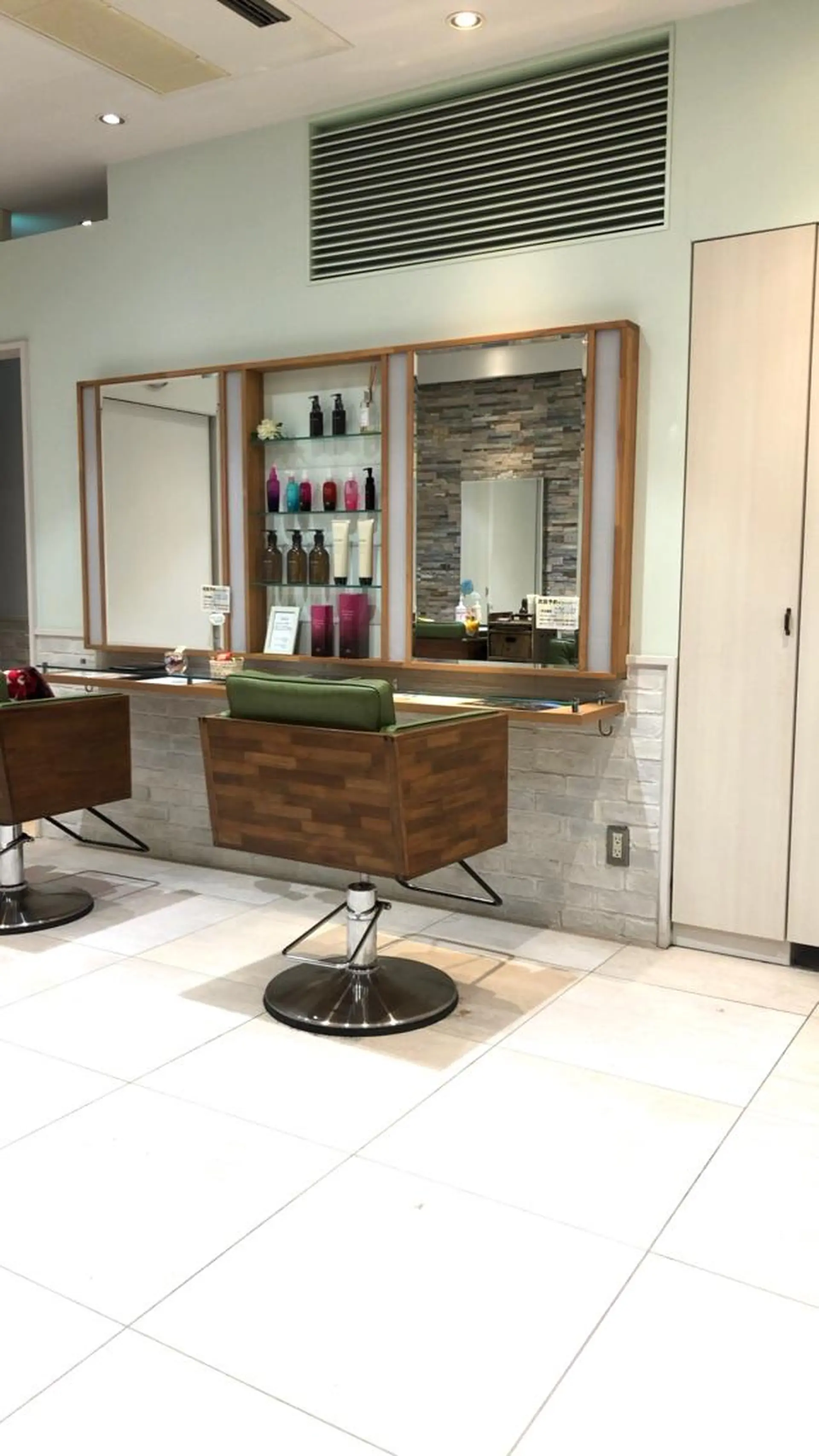 com by neolive所属・酸性ストレート特化/ 及川のヘアスタイル