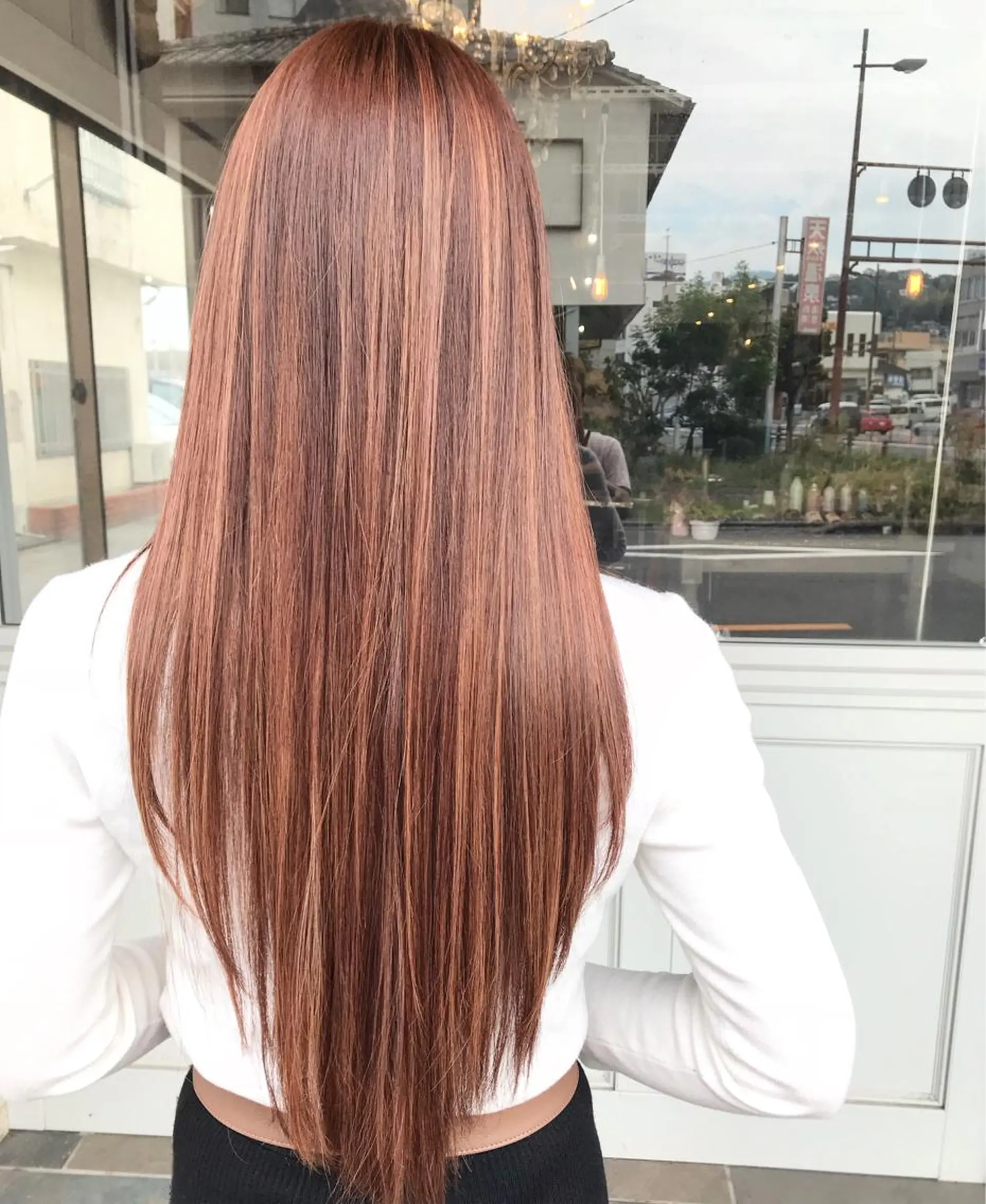 ロング カラー ヘアアレンジ お団子ヘア 切りっぱなしボブ バレイヤージュ ブリーチ グラデーションカラー Mariana/ 鶴原-ハイライトのヘアスタイル