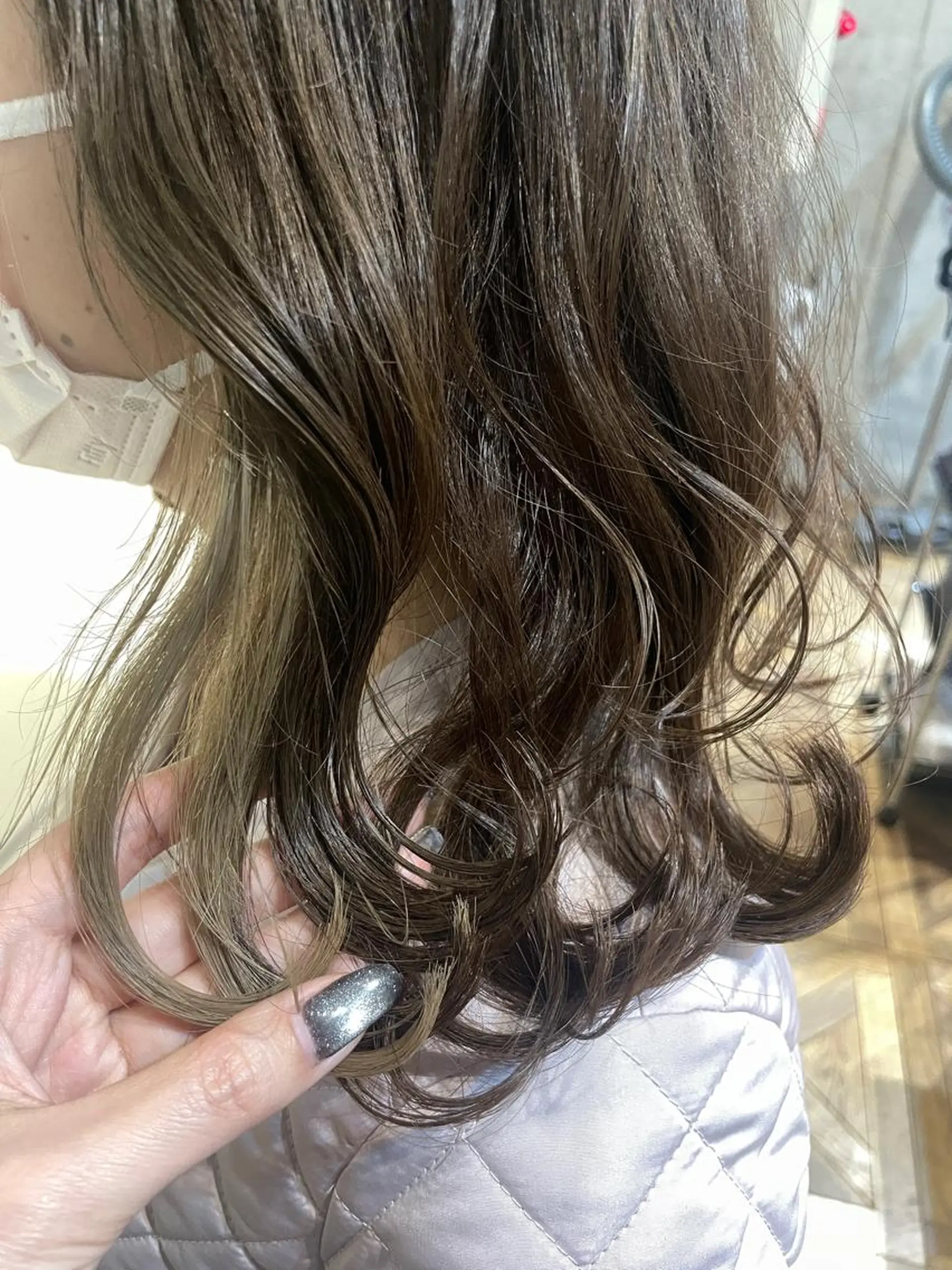 ミディアム カラー ベージュカラー ブロンド インナーカラー カット ヘアカラー トリートメント BEBE所属・ブリーチなし 透明感カラーKANAのヘアスタイル