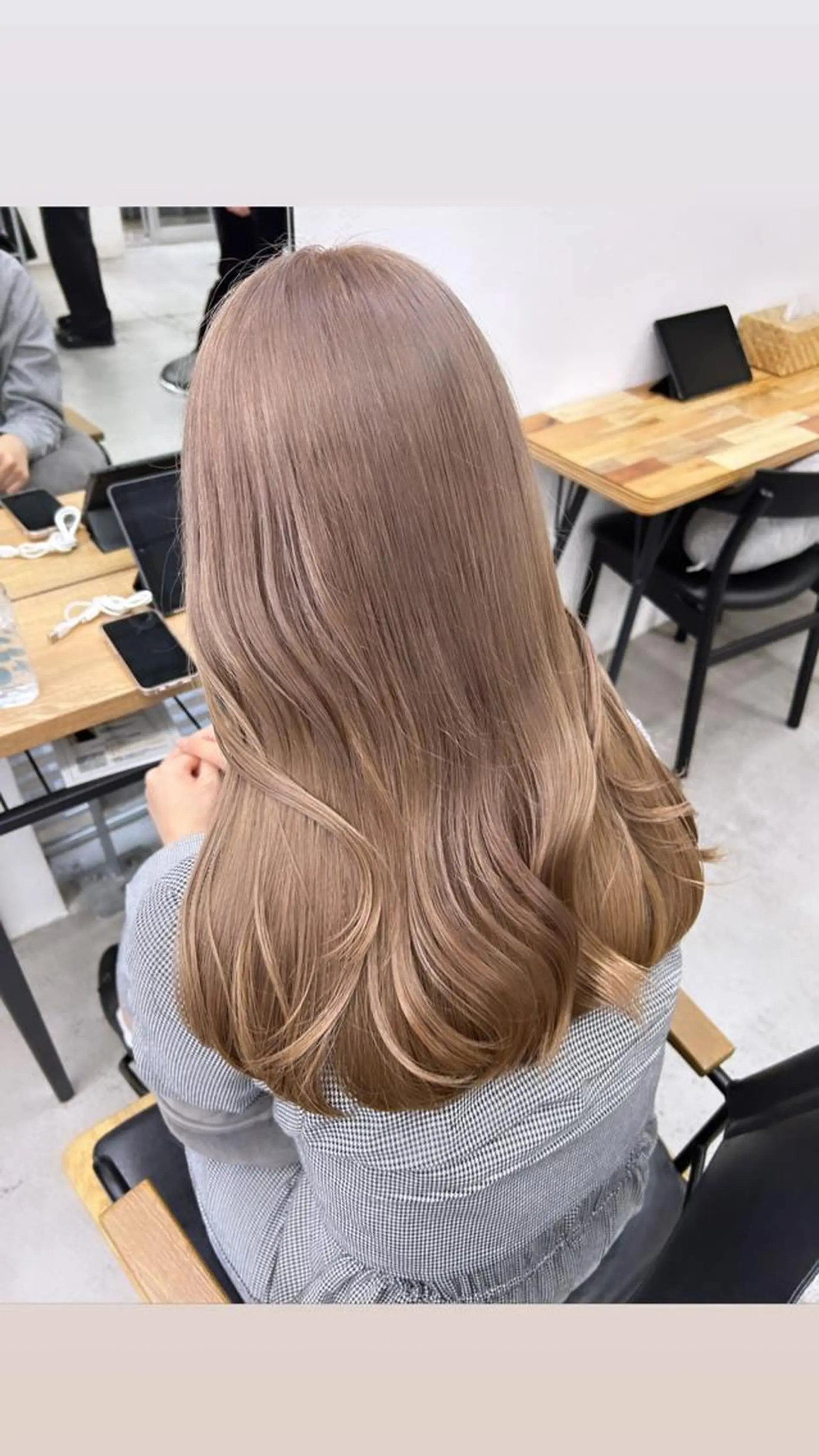 ロング カラー ベージュカラー ミルクティーベージュ カット ヘアカラー トリートメント 🧸艶々韓国ヘア 🧁mizunaのヘアスタイル