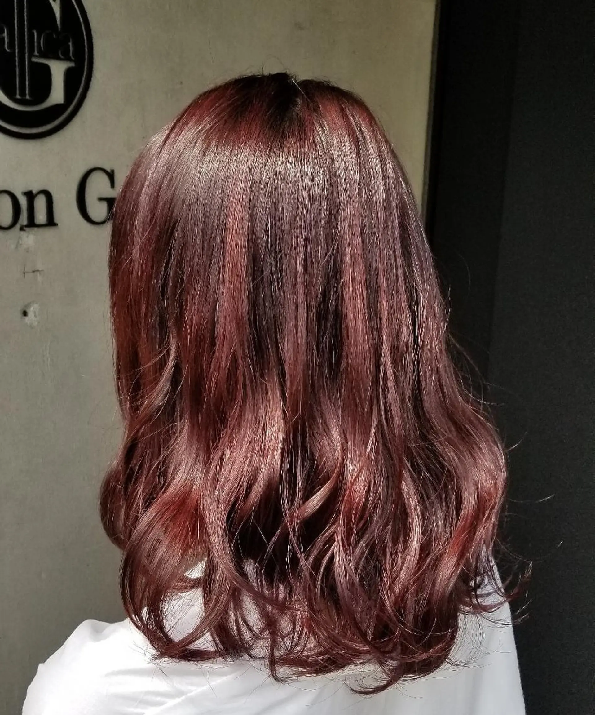 セミロング カラー ボルドーカラー 🔴赤み消し/ 艶カラー落合　優🔴のヘアスタイル