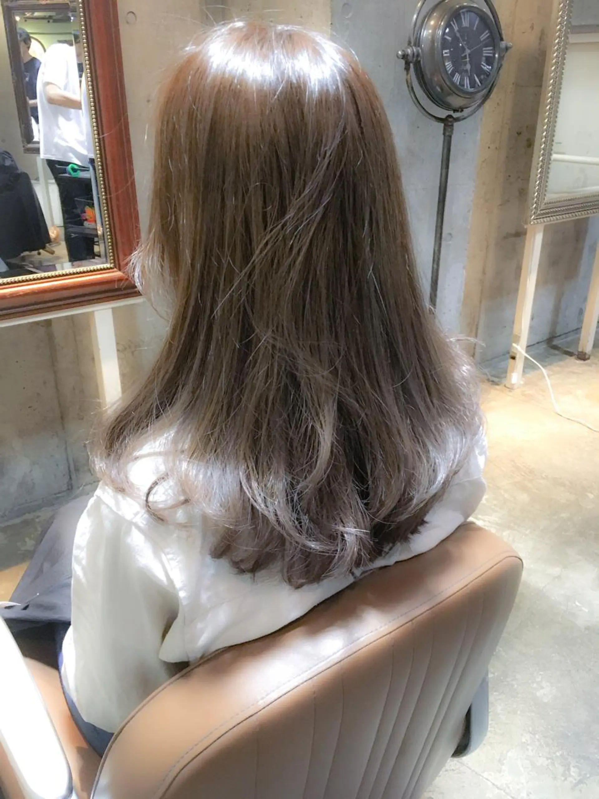 セミロング カラー アッシュ アッシュグレー アッシュグレージュ グラデーションカラー グレージュ 北條 優輝のヘアスタイル