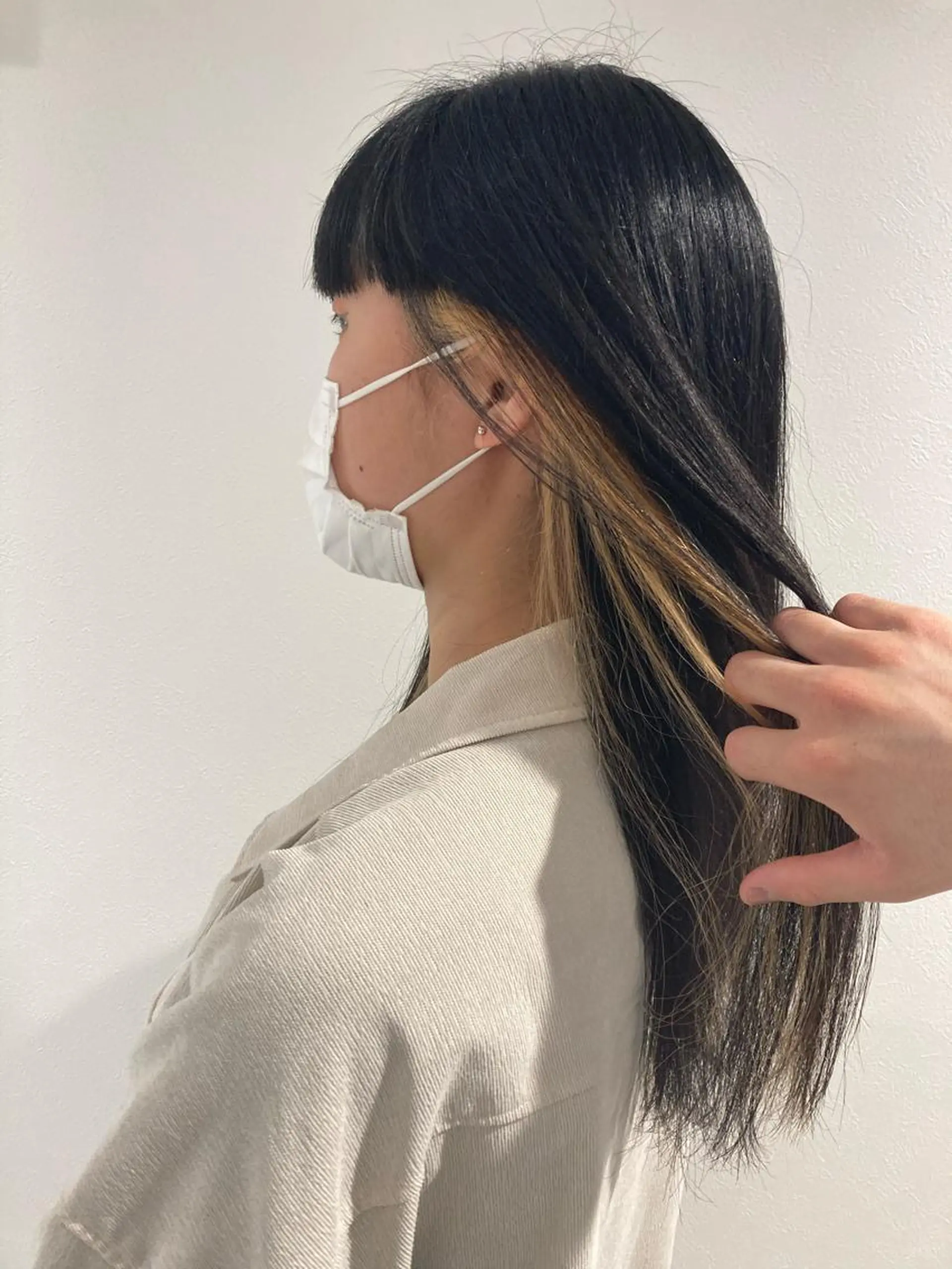 ロング カラー 抜きっぱなしブロンド イヤリングカラー hair salon A 【エース】所属・🫧高鹿汰一髪質改善 /白髪ぼかし🫧のヘアスタイル