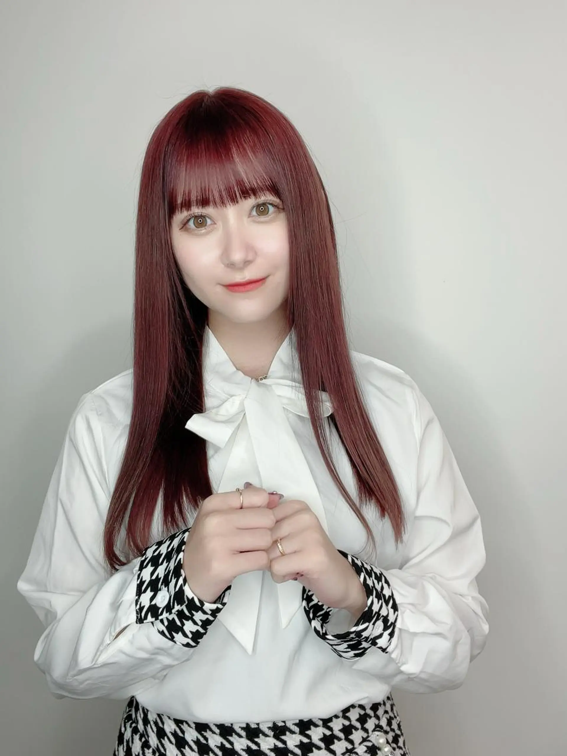 ミディアム カラー 黒髪 ブルーカラー ブルーブラック インナーカラー くせ毛 カット ヘアカラー トリートメント 透明感×髪質改善🧸 韓国ヘア　武田涼のヘアスタイル