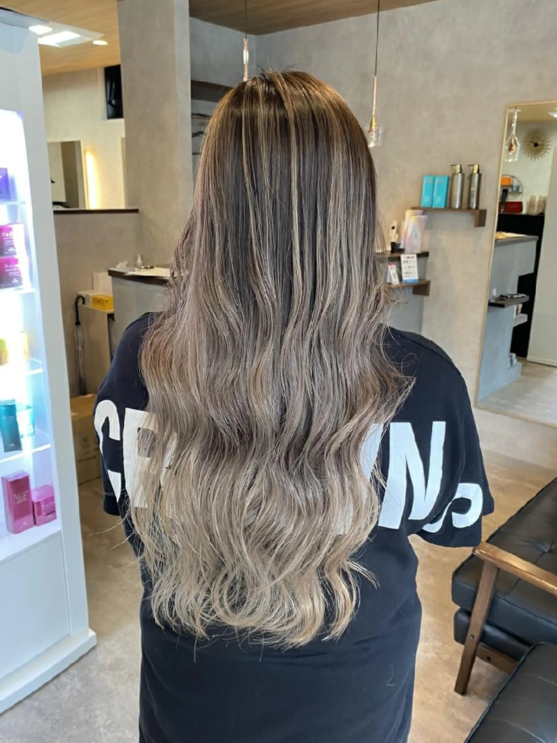 ロング カラー アッシュ バレイヤージュ ベージュカラー ブリーチ グラデーションカラー ヘアカラー トリートメント RIENS♡xrea 山本優舞のヘアスタイル