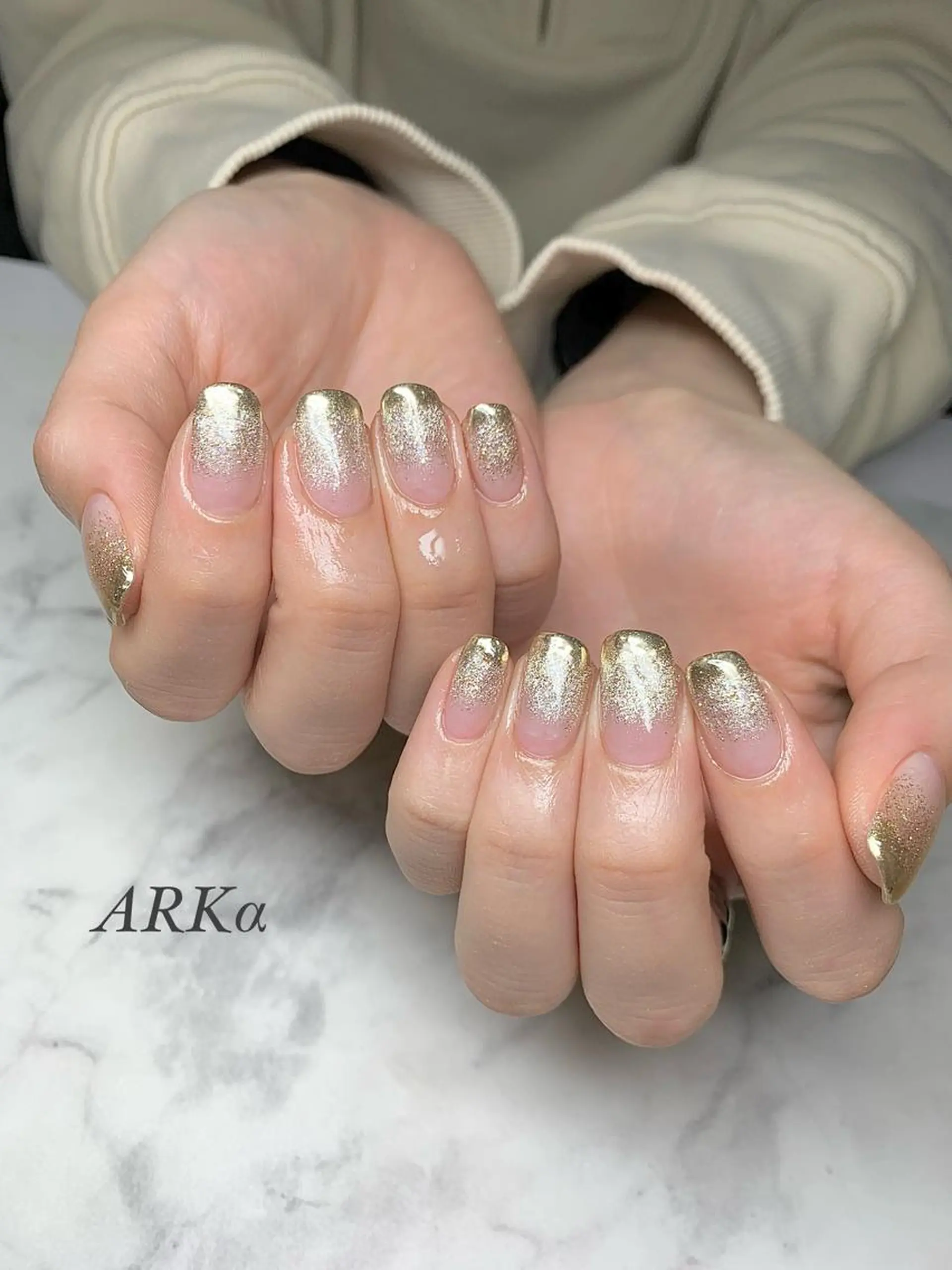 ミディアム ネイル マグネットネイル ミラーネイル ハンドネイル ARKα SHIORIのネイルデザイン