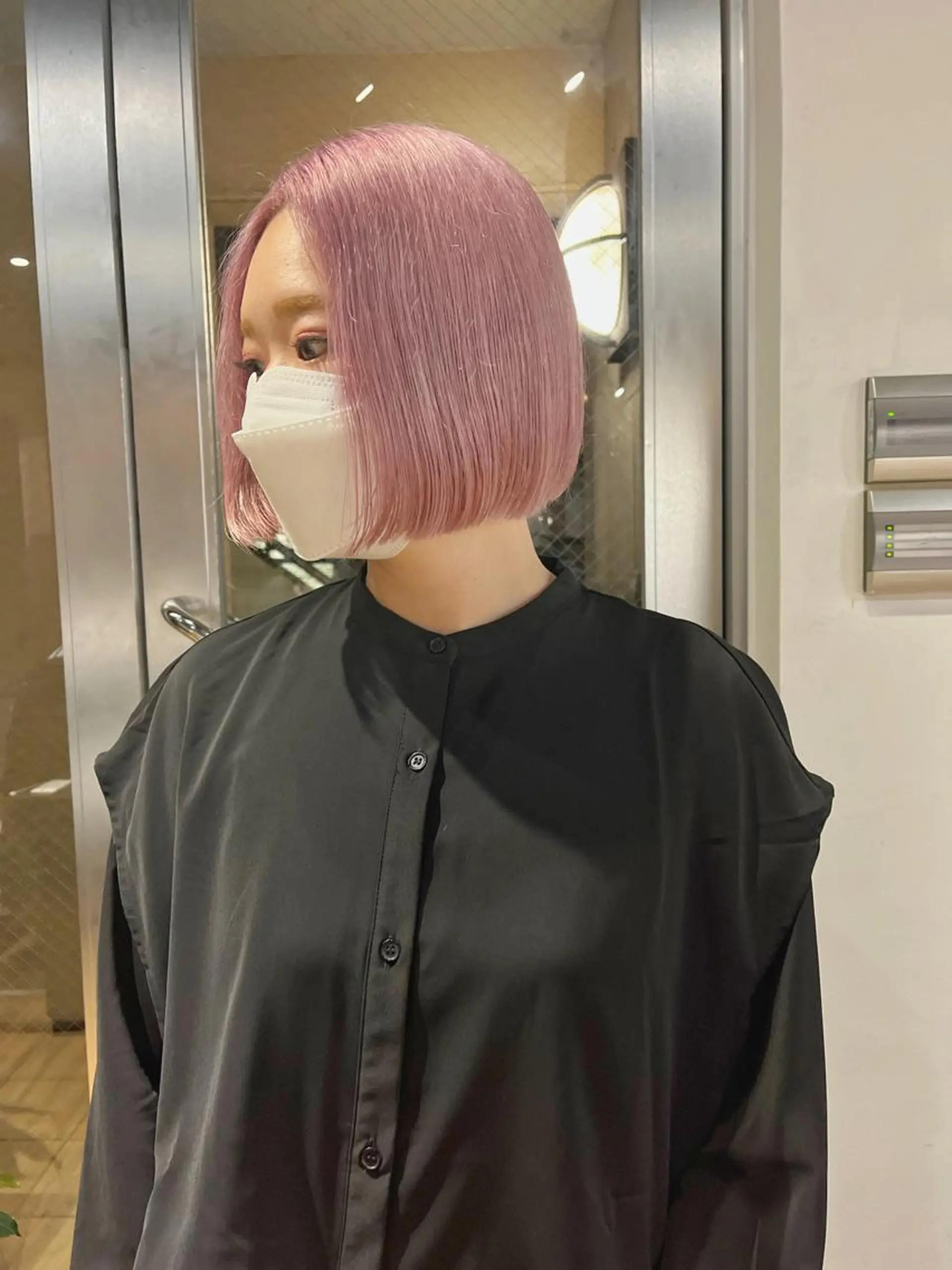 ショート アッシュ ミルクティーブラウン ピンクブラウン レイヤーカット カット ヘアカラー ハイトーンNo.1✨ パーマ✨イマイタツヤのヘアスタイル