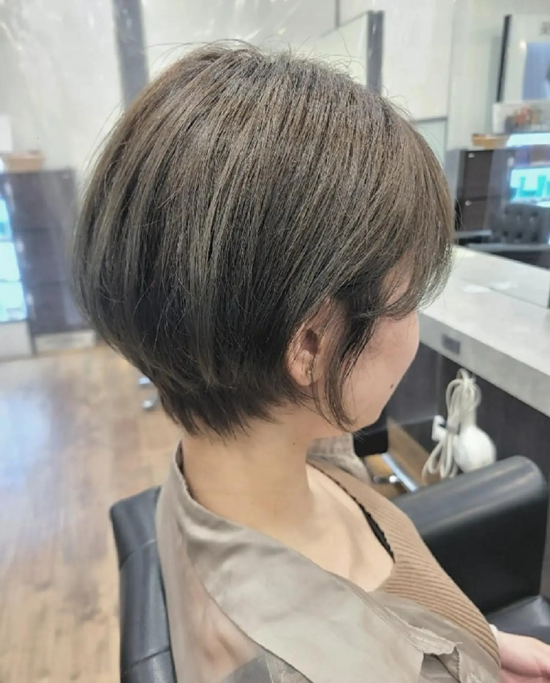 ショート カラー 丸みショート アッシュ オリーブアッシュ ショートヘア カット ヘアカラー トリートメント 関口 友菜のヘアスタイル