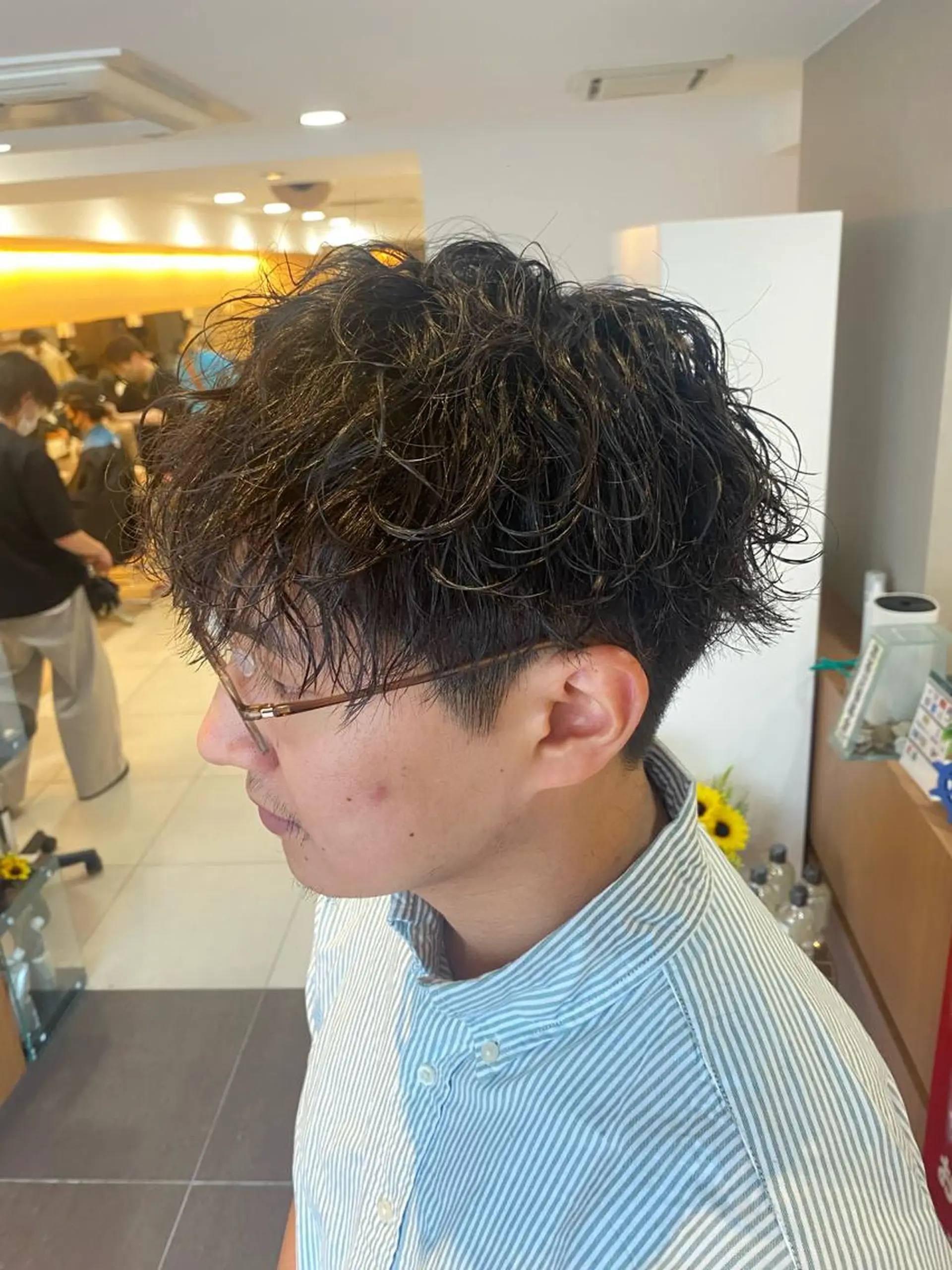 ショート パーマ メンズ メンズパーマ 波巻きパーマ 塩谷黎✨ブリーチカラ ーメンズパーマ✨のヘアスタイル