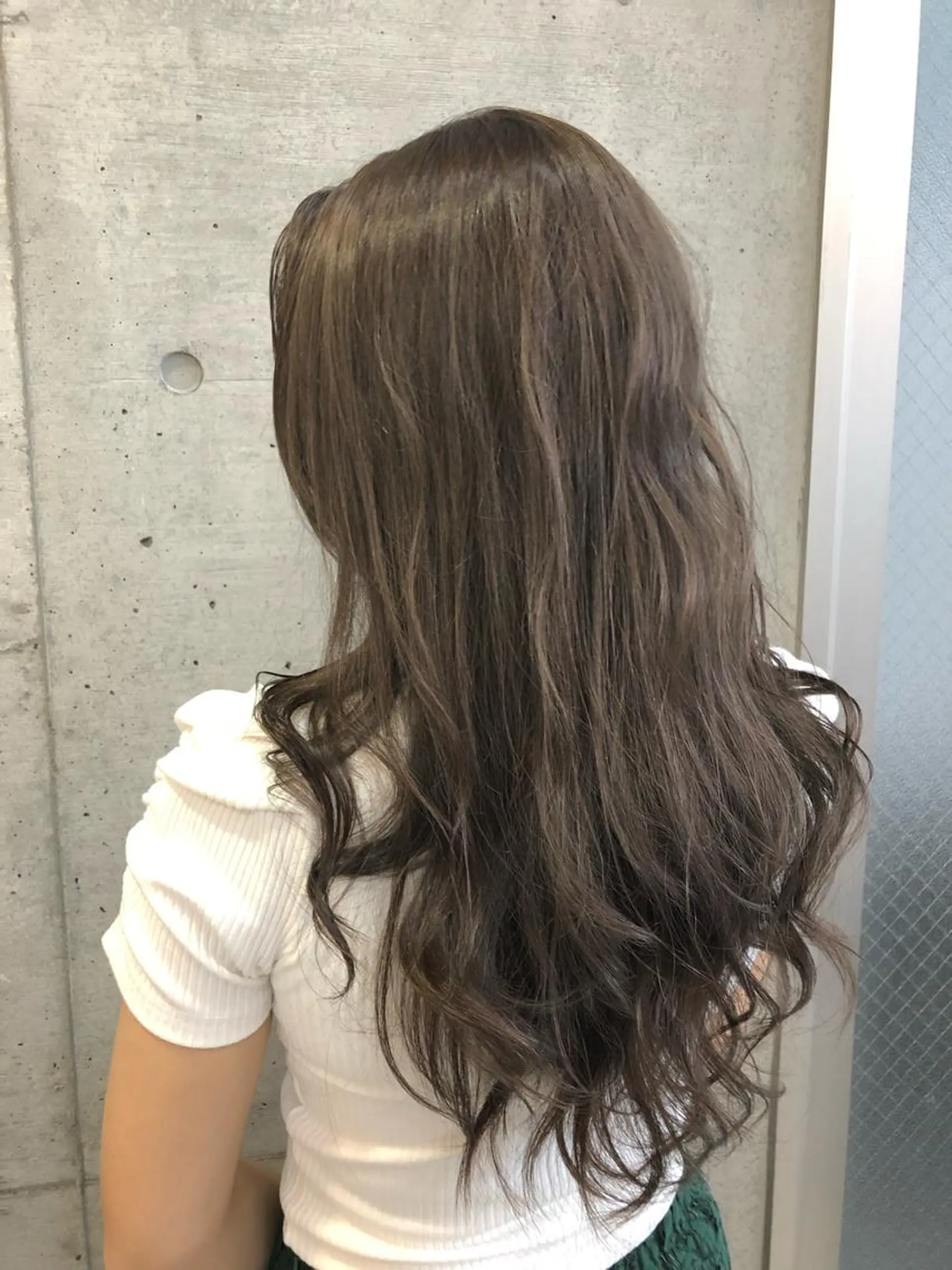 ロング カラー アッシュ ベージュカラー ハイライトカラー ハイライト ヘアカラー 大栗 佑也  髪質改善のヘアスタイル
