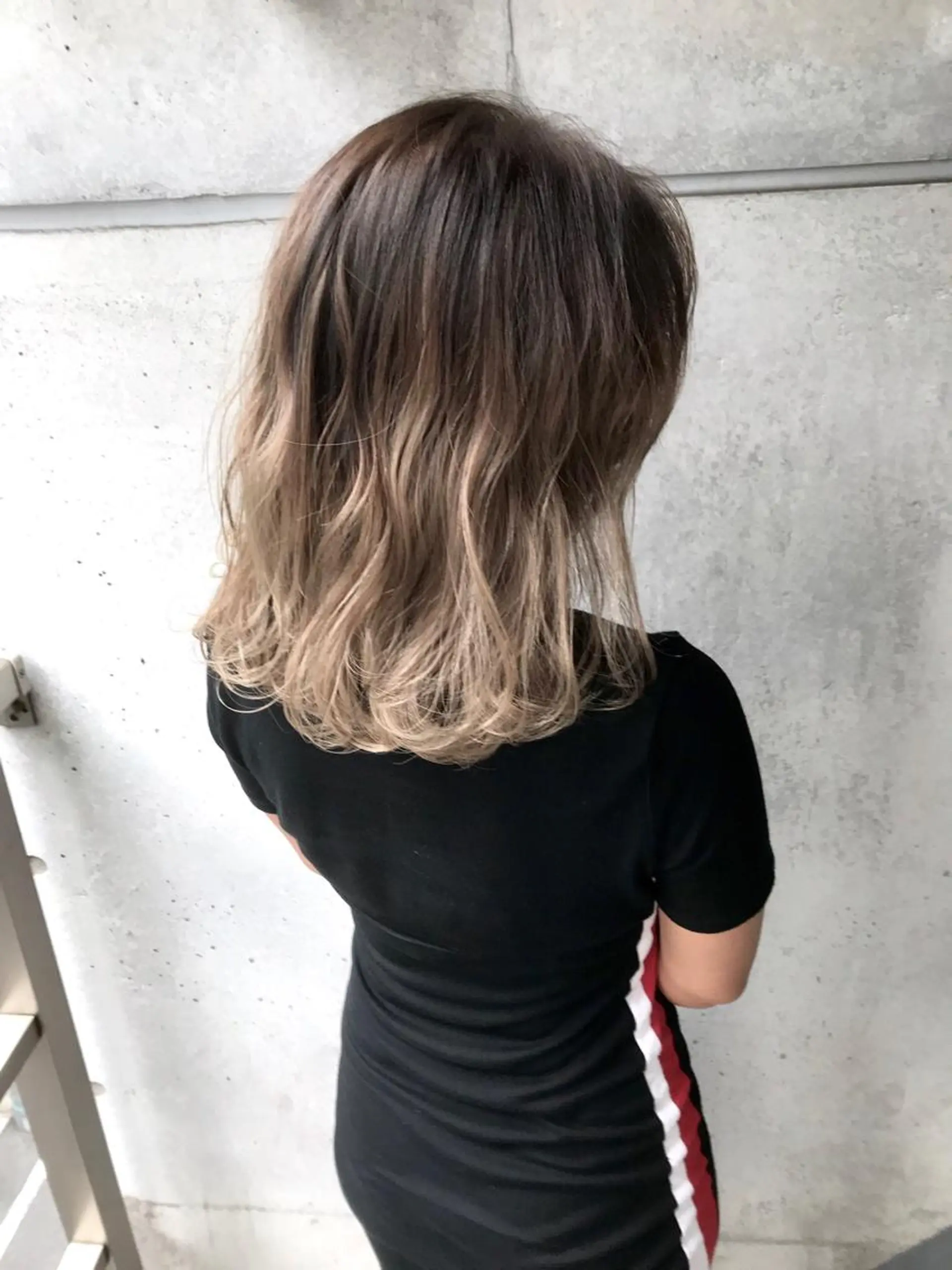 ミディアム カラー バレイヤージュ ブリーチ ケアブリーチ グラデーションカラー ハイライトカラー ヘアカラー トリートメント 新井 広樹のヘアスタイル