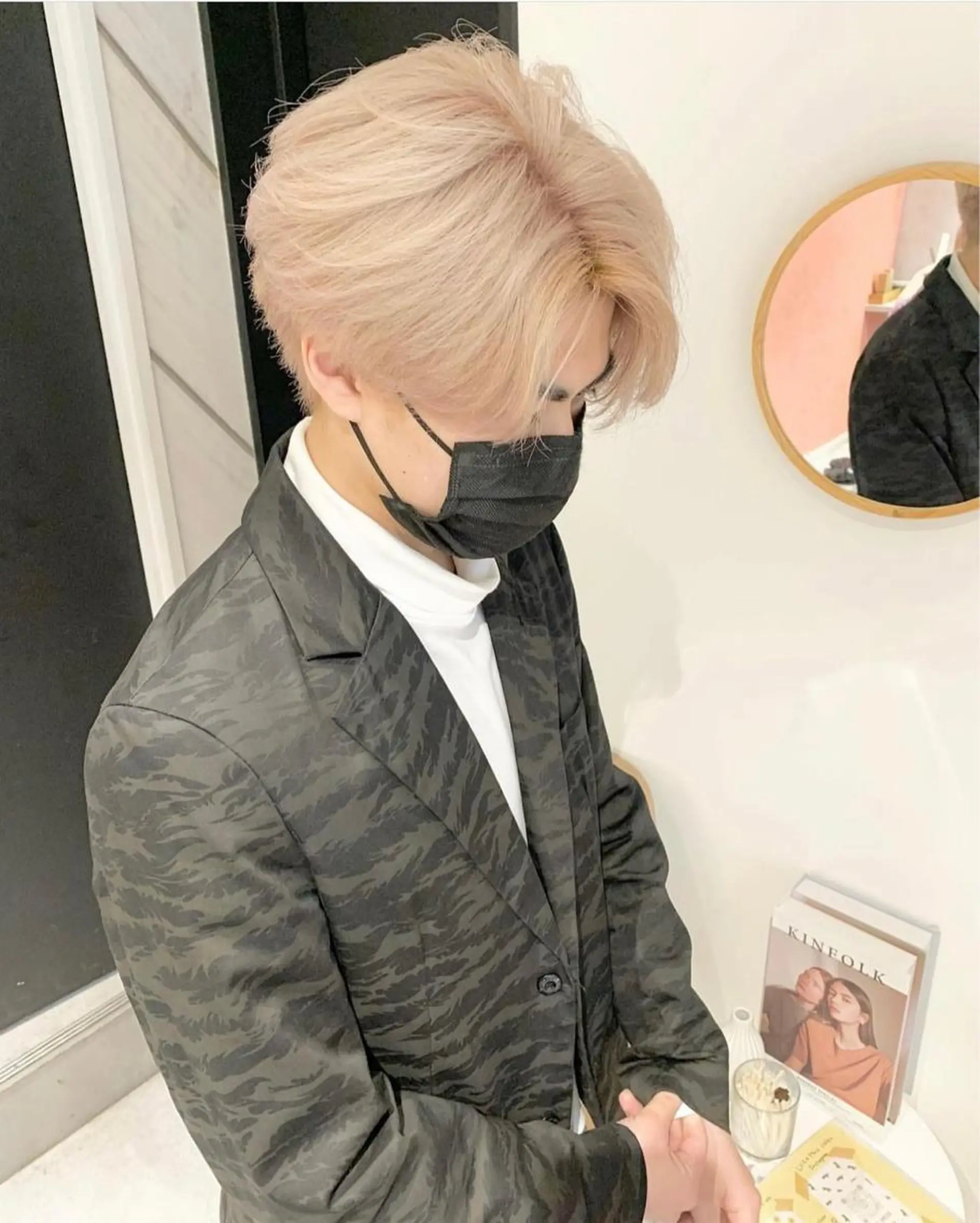 カラー メンズ メンズブリーチ ブリーチ kanta 梅田 韓国ハイトーンのヘアスタイル