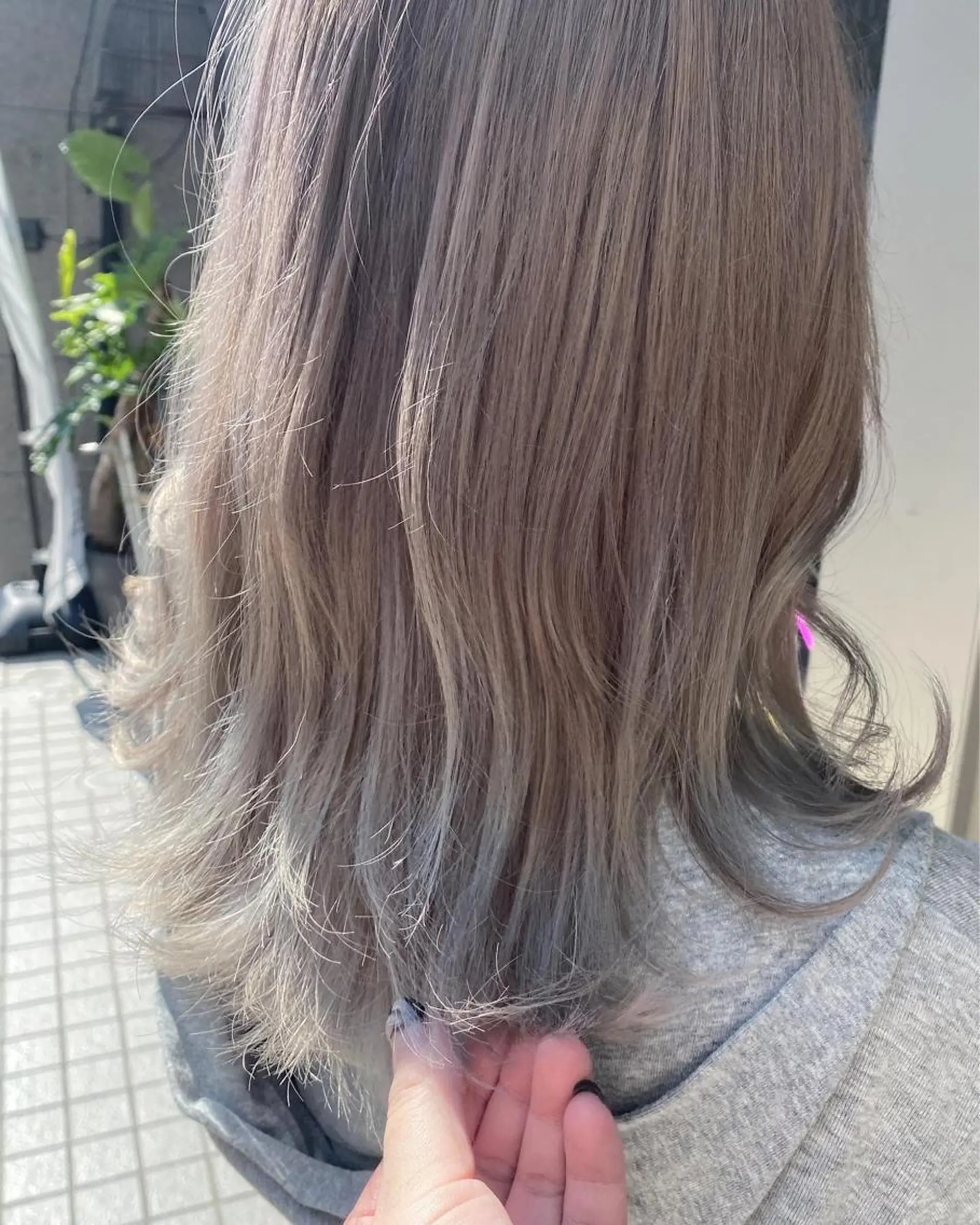 セミロング カラー ベージュカラー ホワイトベージュ shiga mariaのヘアスタイル