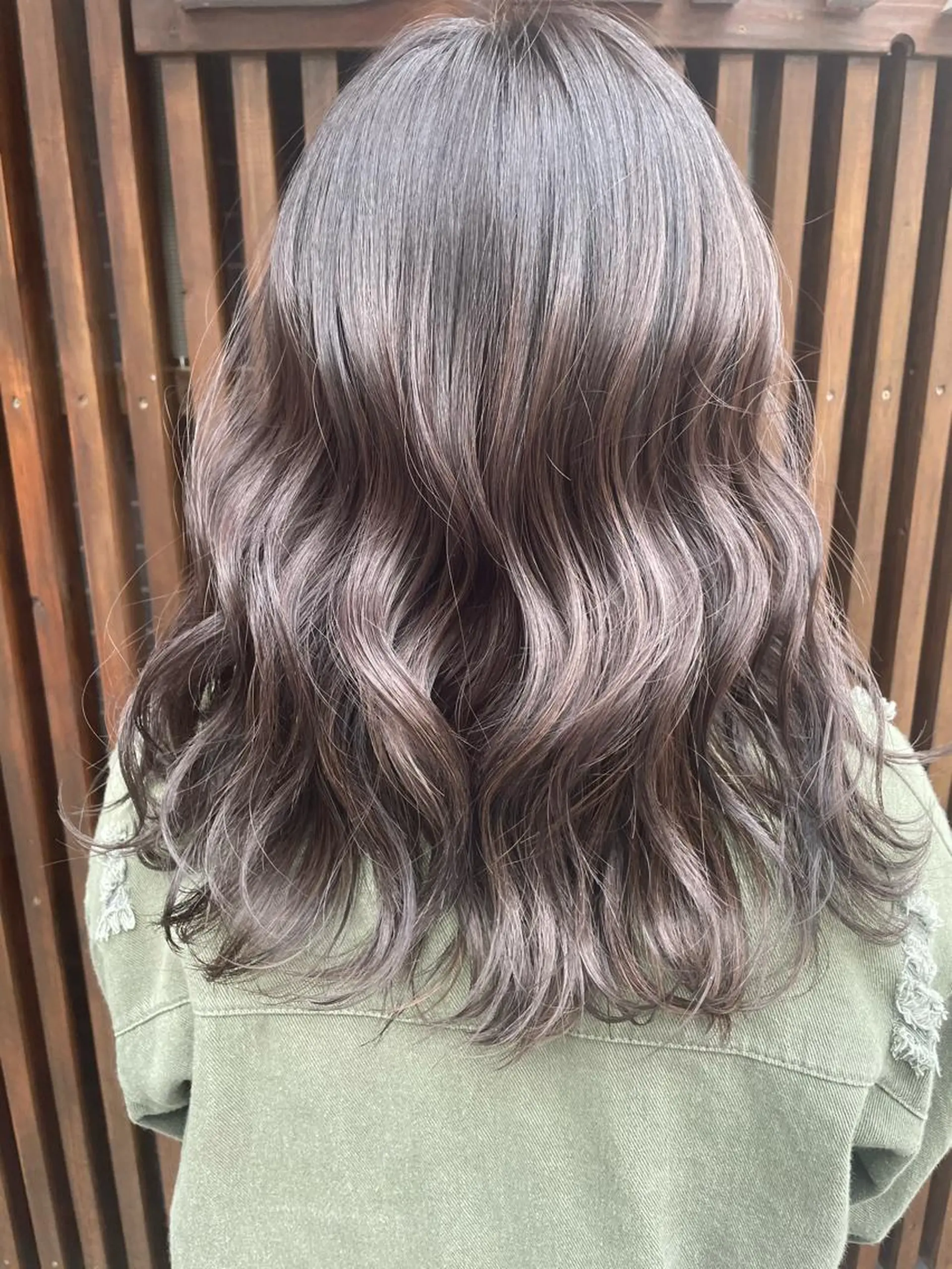 セミロング カラー グレージュ 🌈8月末までシャ イン輝きハイトーン✨のヘアスタイル