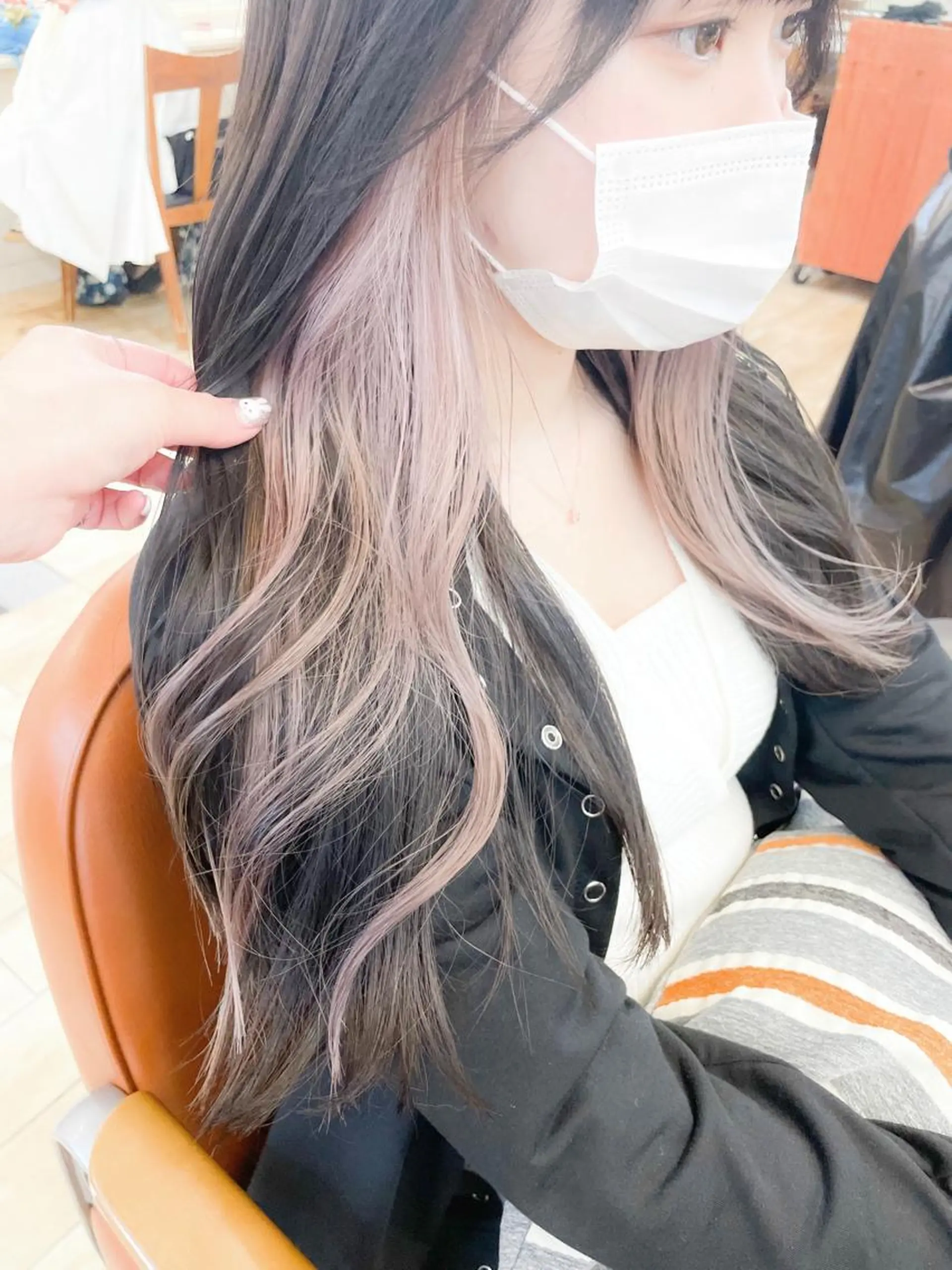 ロング カラー インナーカラー シルバー ホワイトシルバー ロング ヘアカラー ✨カラー支持No.1 🧸ワキ カナコ🧸のヘアスタイル