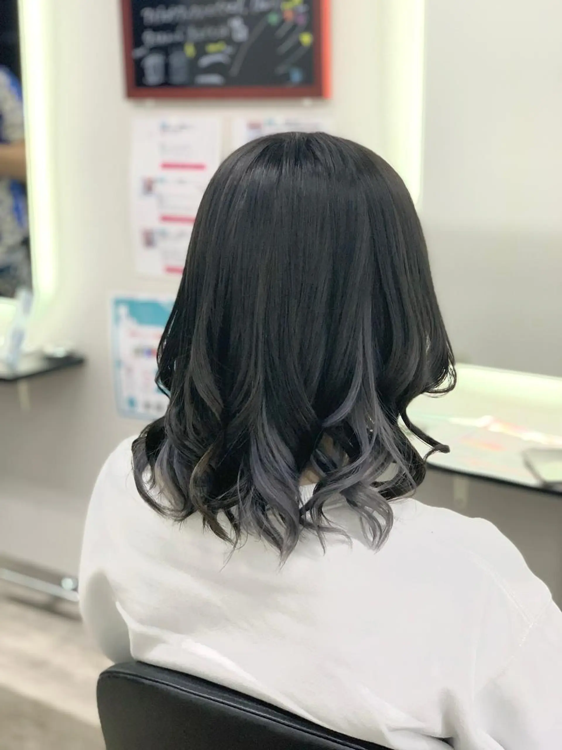 セミロング カラー ヘアアレンジ インナーカラー シルバー ヘアカラー トリートメント 💎ケアブリーチ💎 ✂︎Raia✂︎‬のヘアスタイル