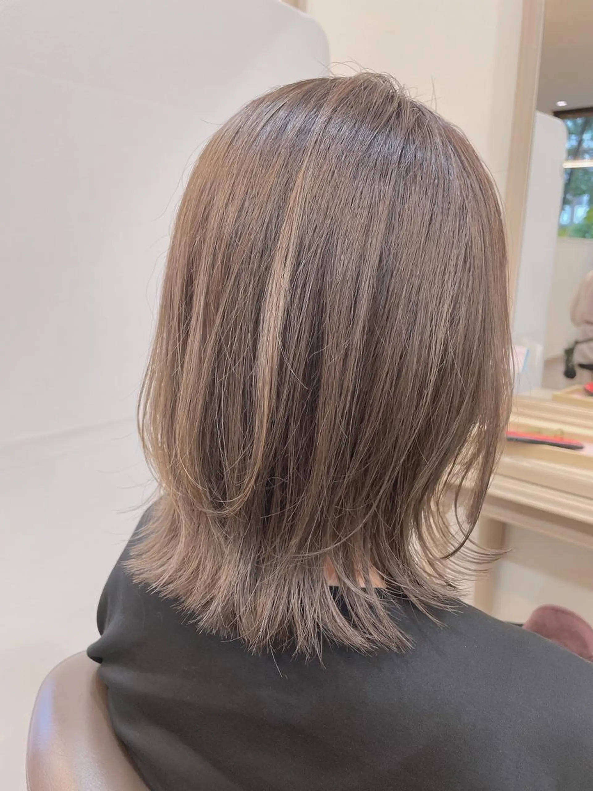 ミディアム カラー イルミナカラー くびれヘア くびれレイヤー レイヤーカット カット ヘアカラー 尚平 髪質改善 大人のデザインカラーのその他イメージ