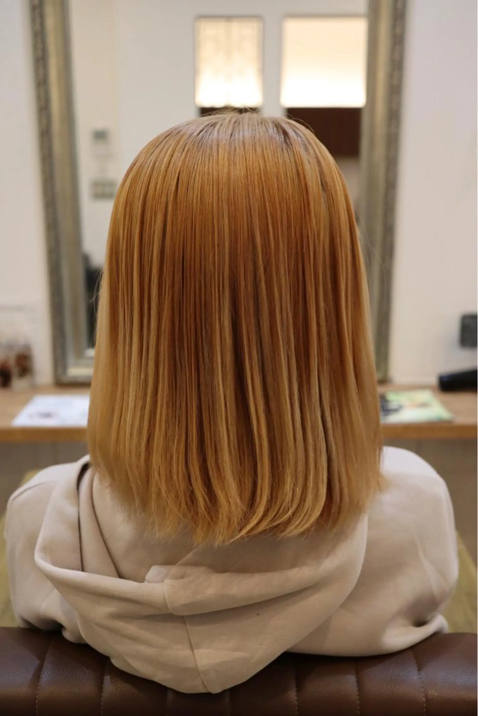 ミディアム カラー ベージュカラー 美容室Class所属・🐰ハイトーンカラー 畠山　渡🐰のヘアスタイル