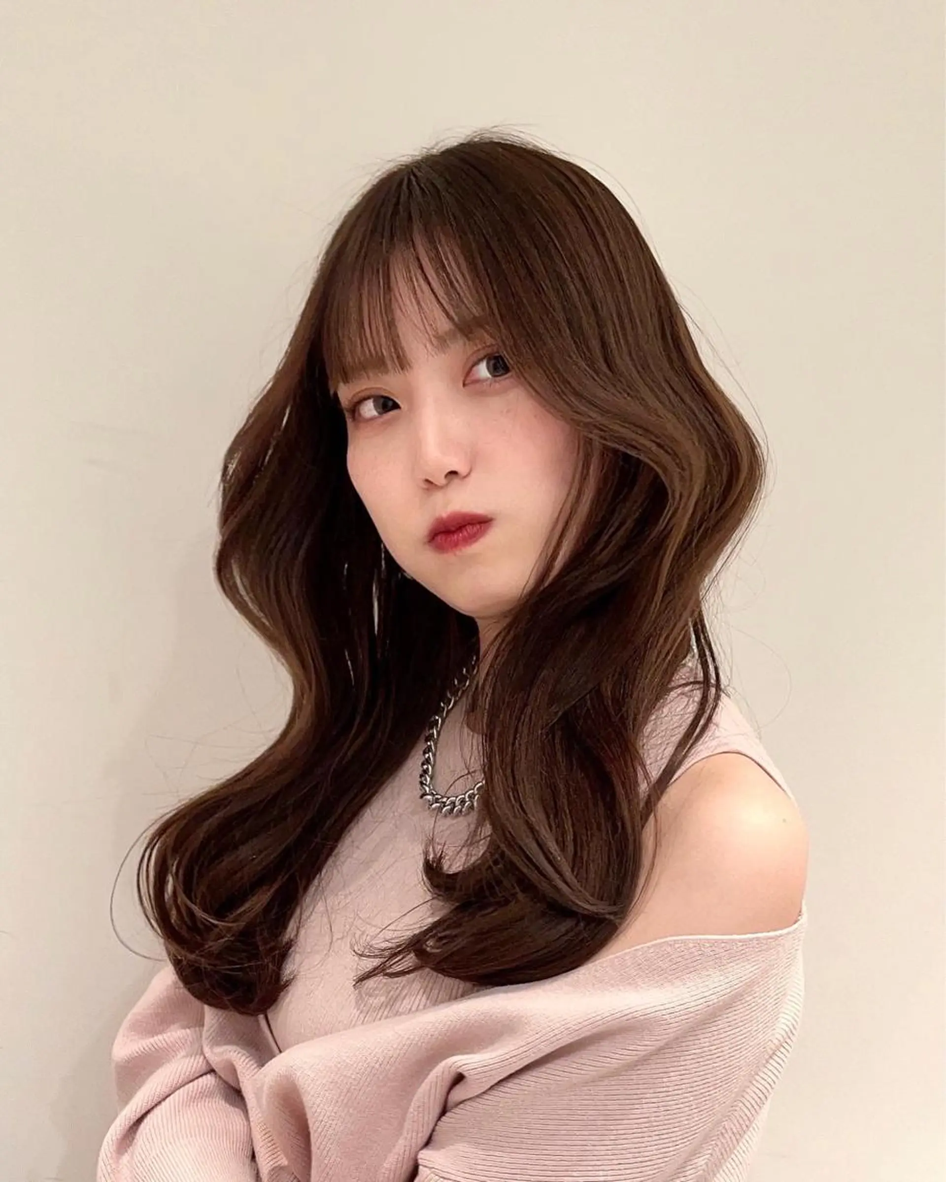 ロング くびれヘア かきあげバング 似合わせカット 小顔カット ワンホンヘア カット ヘアカラー トリートメント ボブパーマ ウルフパーマのヘアスタイル