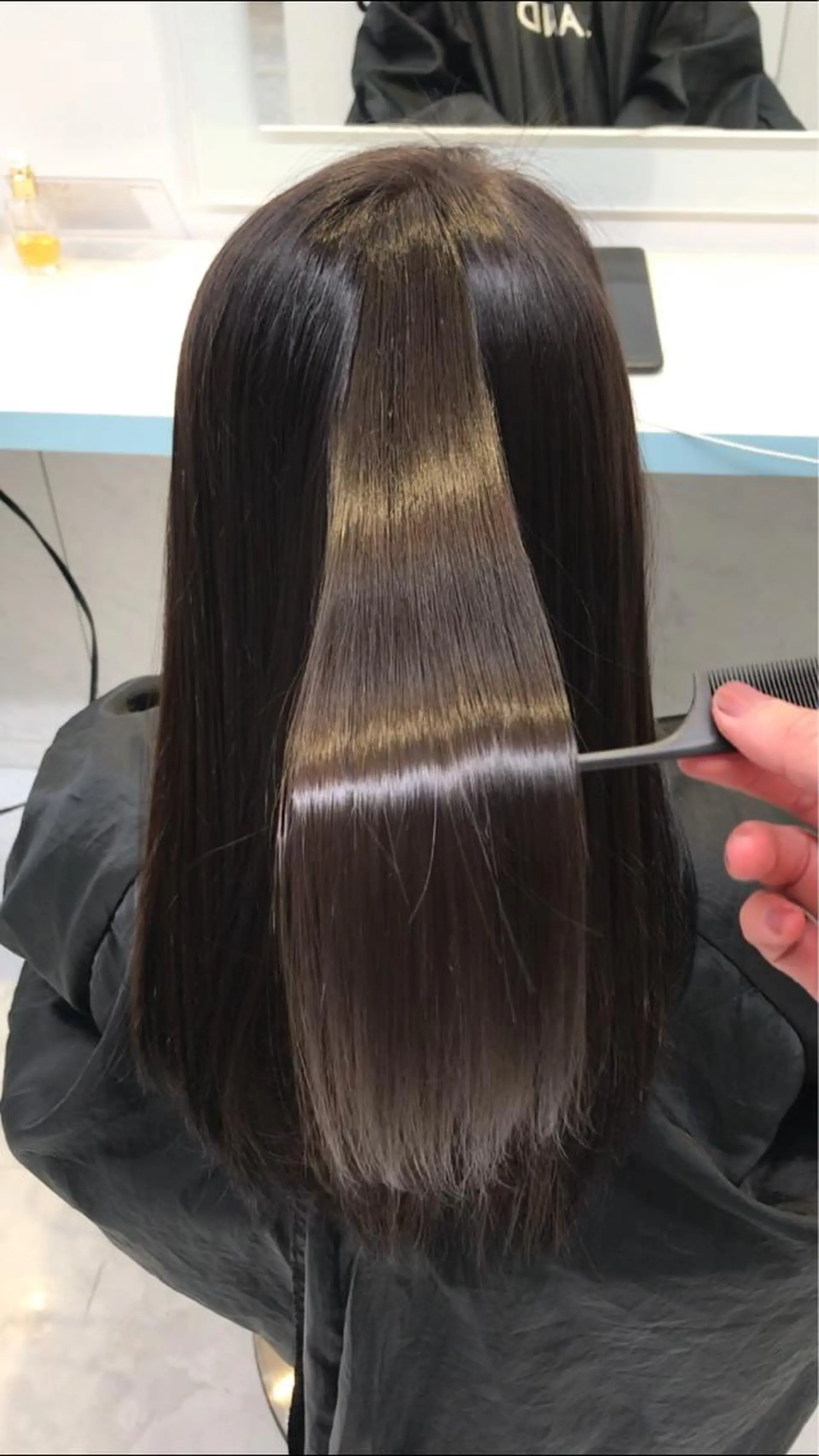 セミロング カラー 🩵ハイトーン 美咲🩵のヘアスタイル