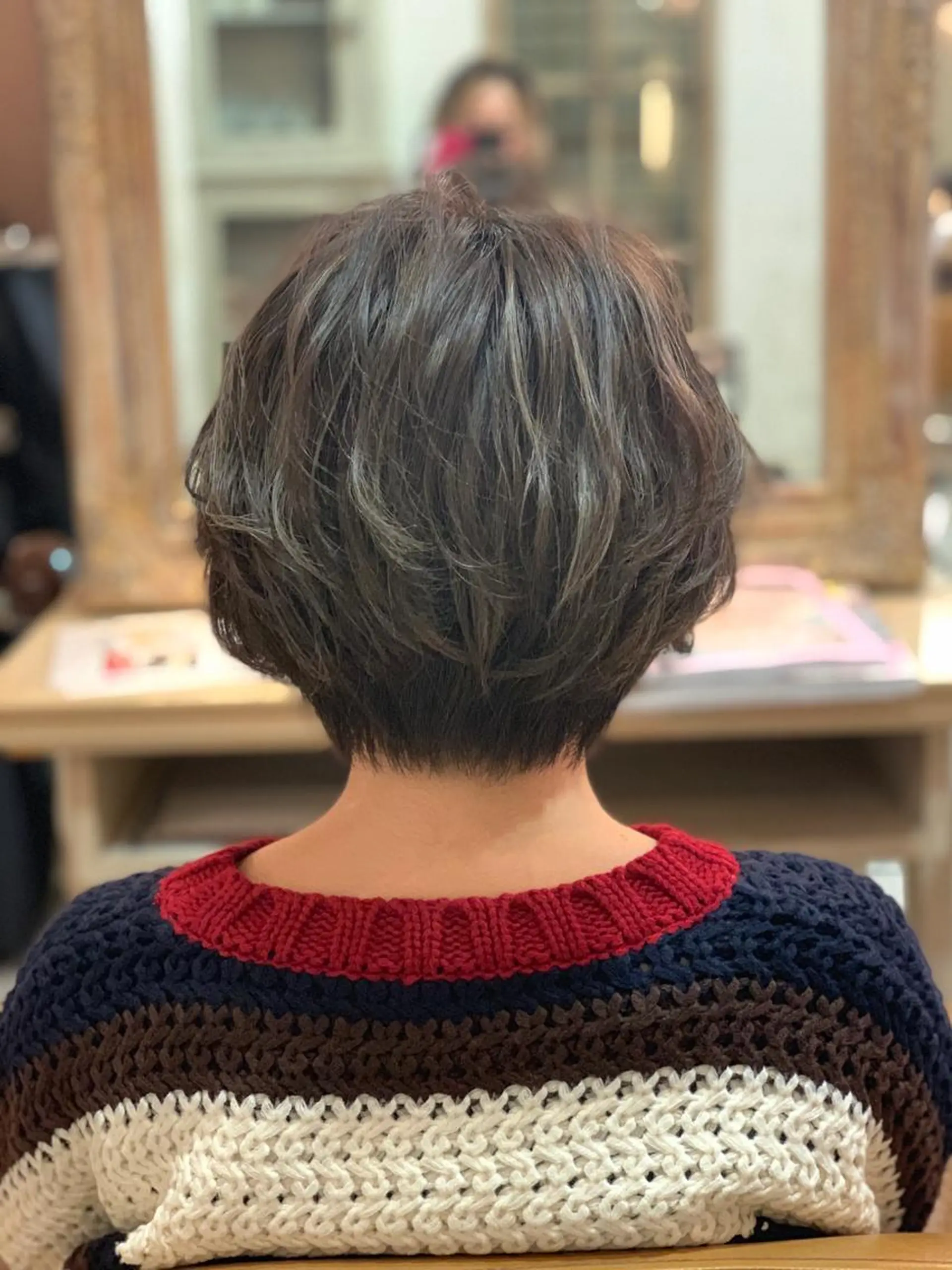 ショート カラー アッシュ ベージュカラー ハイライトカラー ハイライト ショートヘア 森 早希絵のヘアスタイル