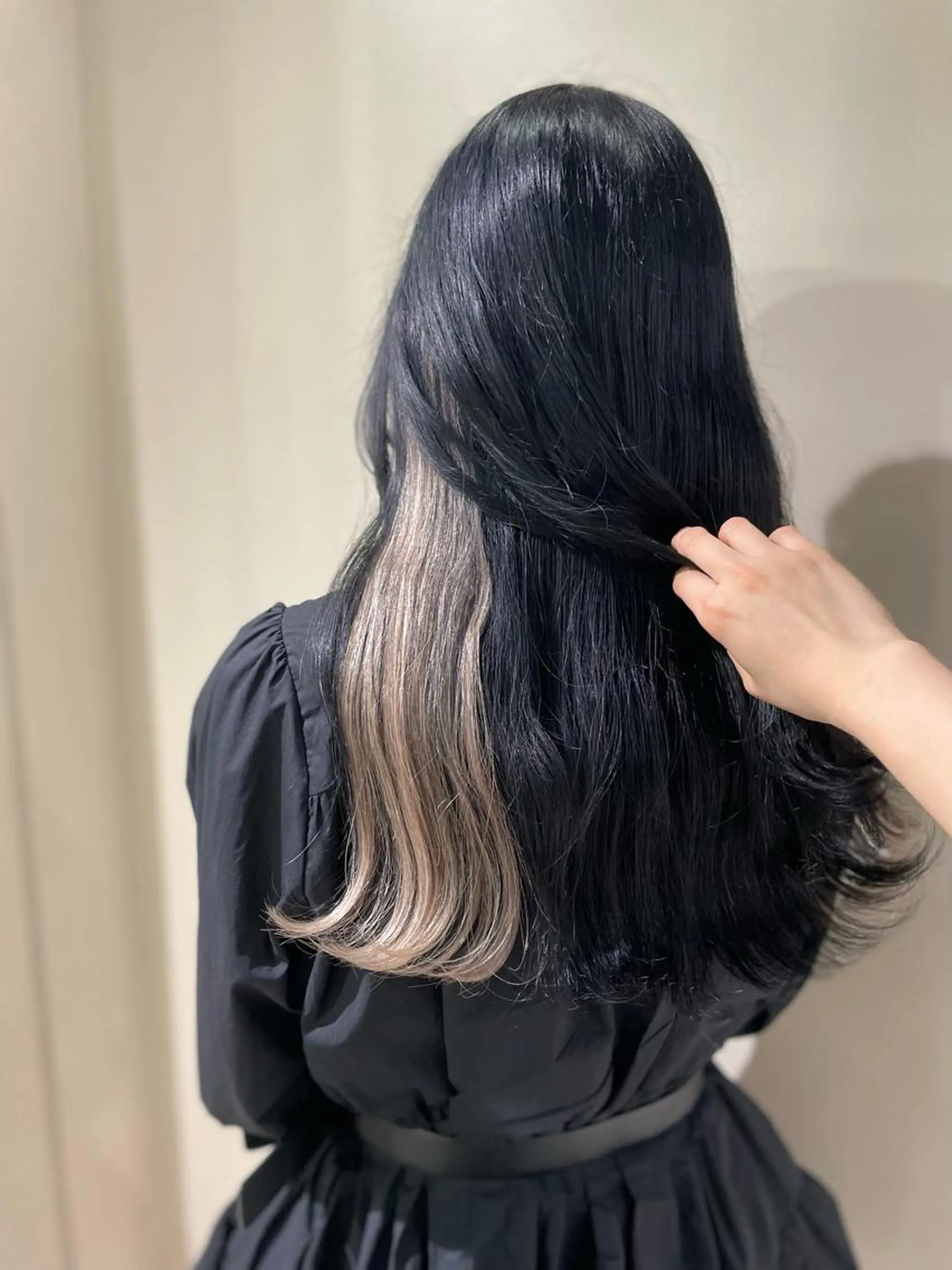 ロング カラー 黒髪 ブルーカラー ブルーブラック インナーカラー エクステ ヘアカラー エクステ 🦋美髪／エクステ 🦋アベイクミのヘアスタイル