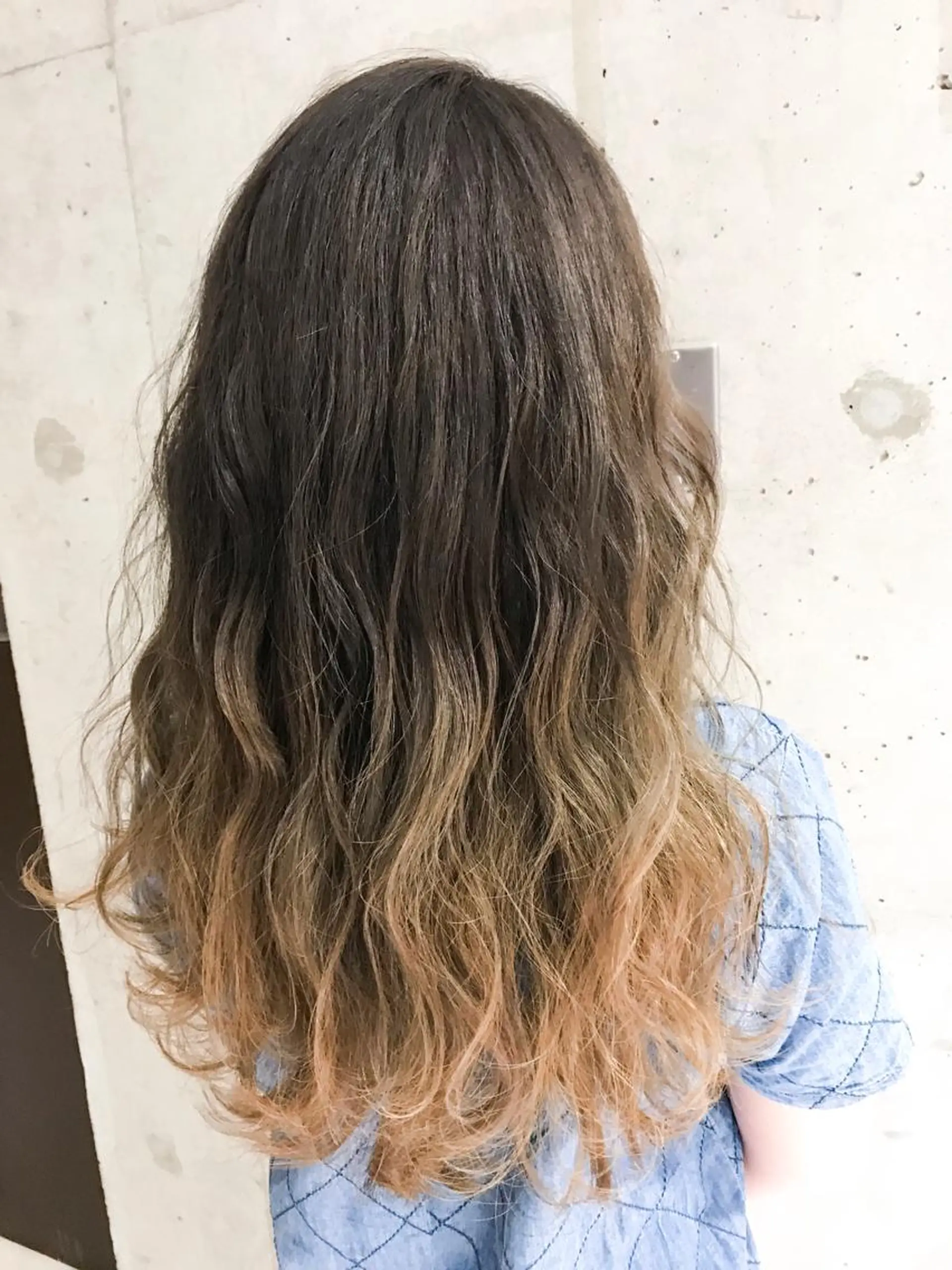 ロング カラー ヘアアレンジ ベージュカラー グラデーションカラー カット ヘアカラー トリートメント 今井 由佳のヘアスタイル