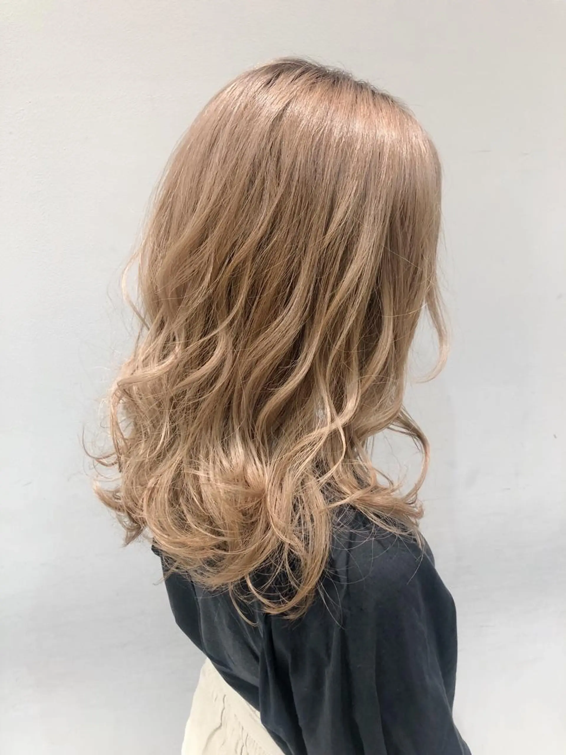 ロング カラー ベージュカラー ブリーチ ハイトーンカラー 韓国ヘア🇰🇷 トヨキトキコのヘアスタイル