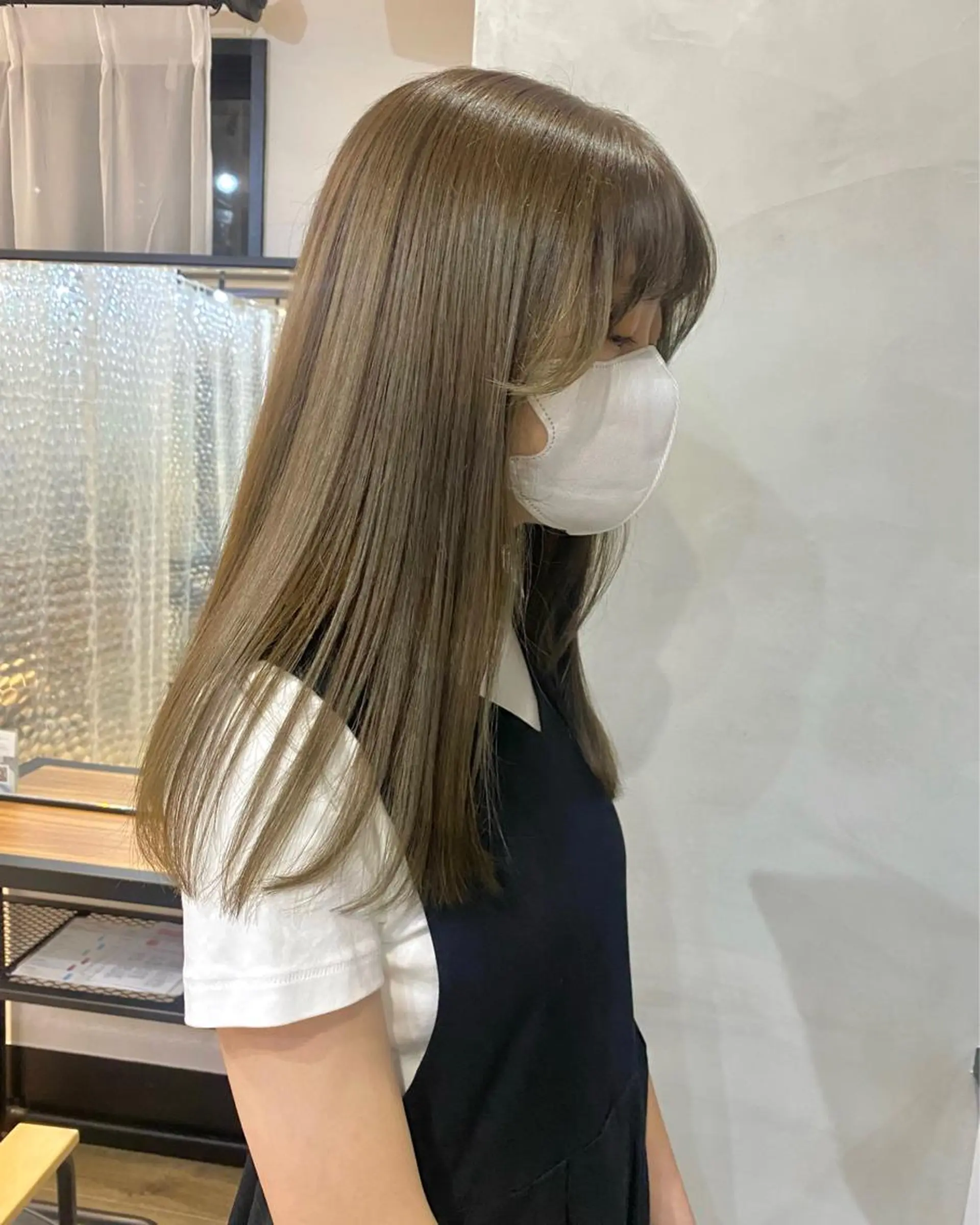 ロング Juri 暖色/ツヤ感カラーのヘアスタイル