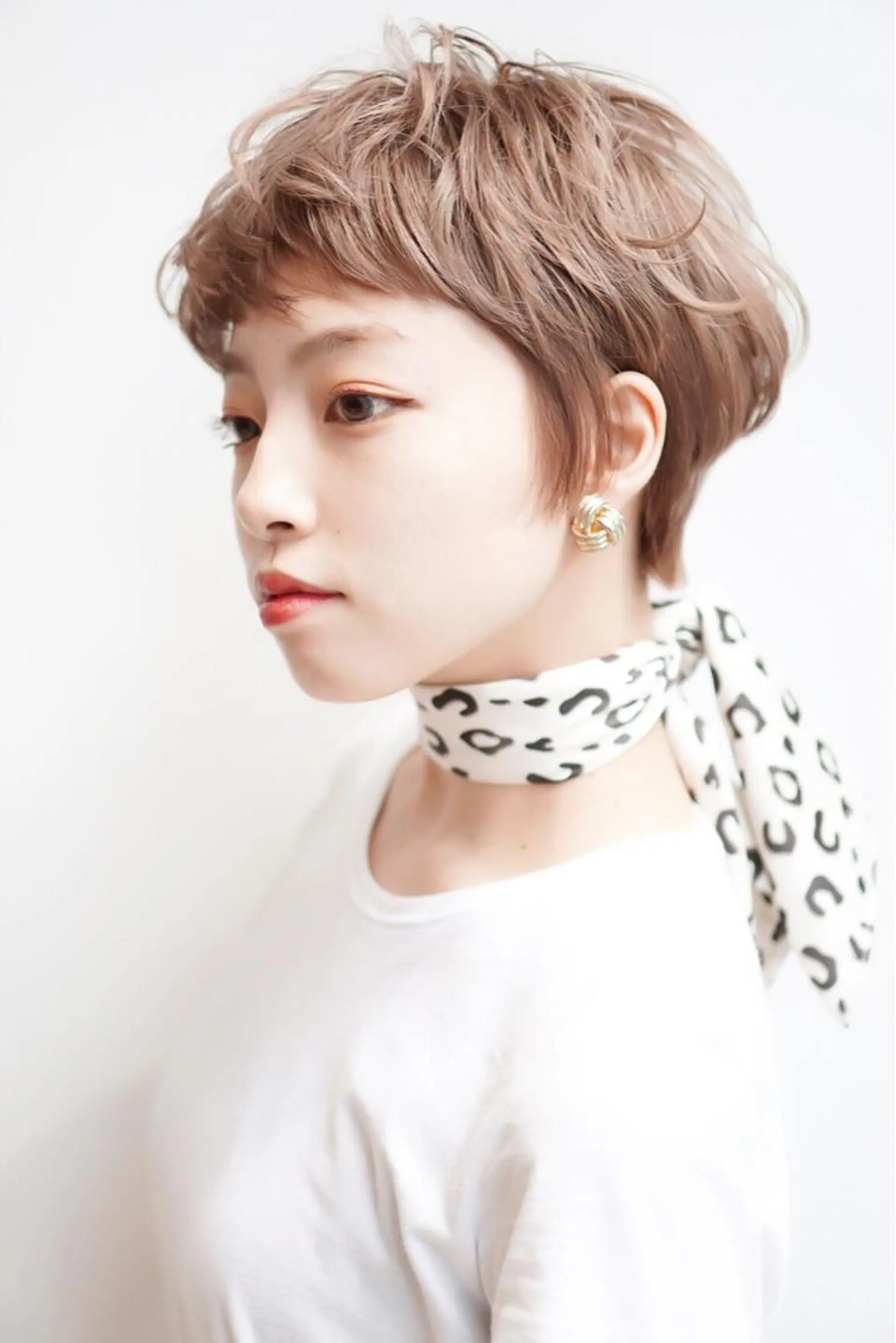 ショート カラー アッシュ ベージュカラー ブリーチ 顔周りカット 似合わせカット ディレクター ノナカのヘアスタイル