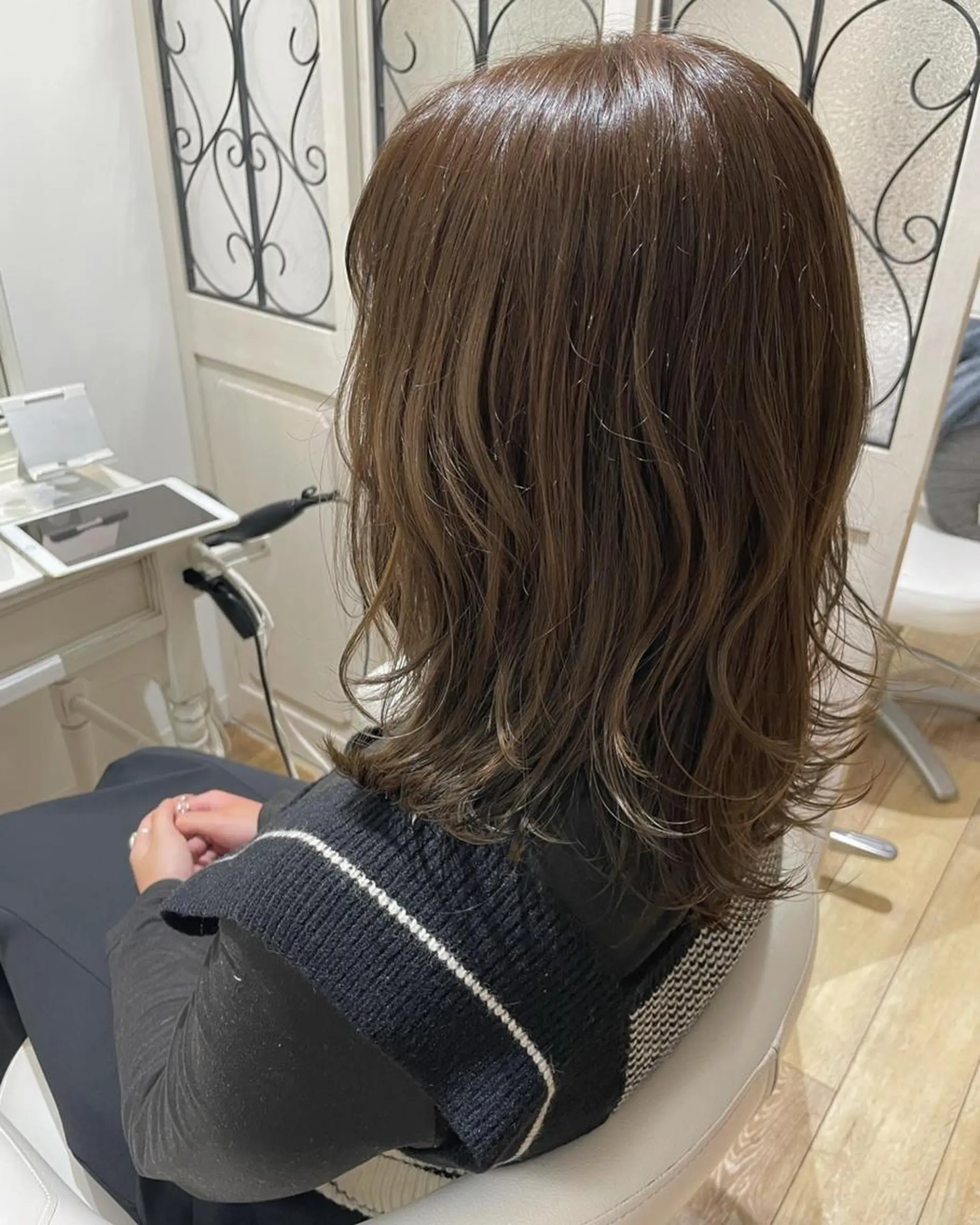 ミディアム カラー パーマ ヘアアレンジ メンズ キッズ ネイル マツエク・マツパ 子どものヘアアレンジ レイヤーカット 外ハネヘア ミディアムネイル 🫧垢抜けヘア🫧 SHIORIのヘアスタイル