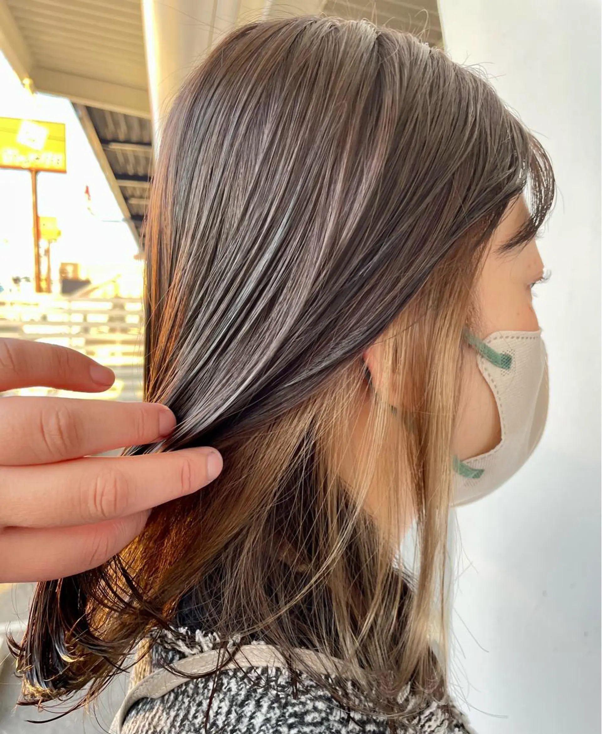 ミディアム カラー ベージュカラー イヤリングカラー 美容室 Jフィドルファドル所属・わきた かずなのヘアスタイル